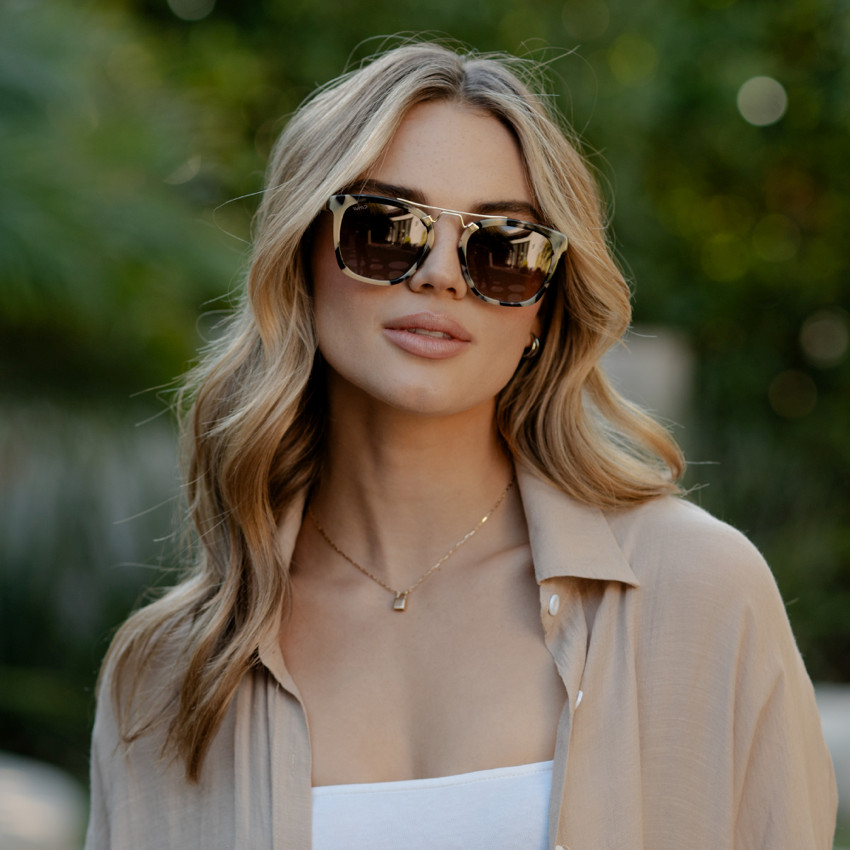 Lunettes de soleil oversize DEMI pour femme, couleur écaille beige, par WMP Eyewear UK