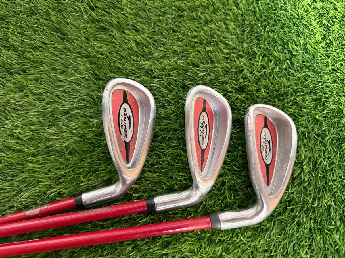 Junior Right Handed Golf Clubs and Bag Set. All in good used condition, 7 iron measures 27 inches so suitable for 5-7 year olds.