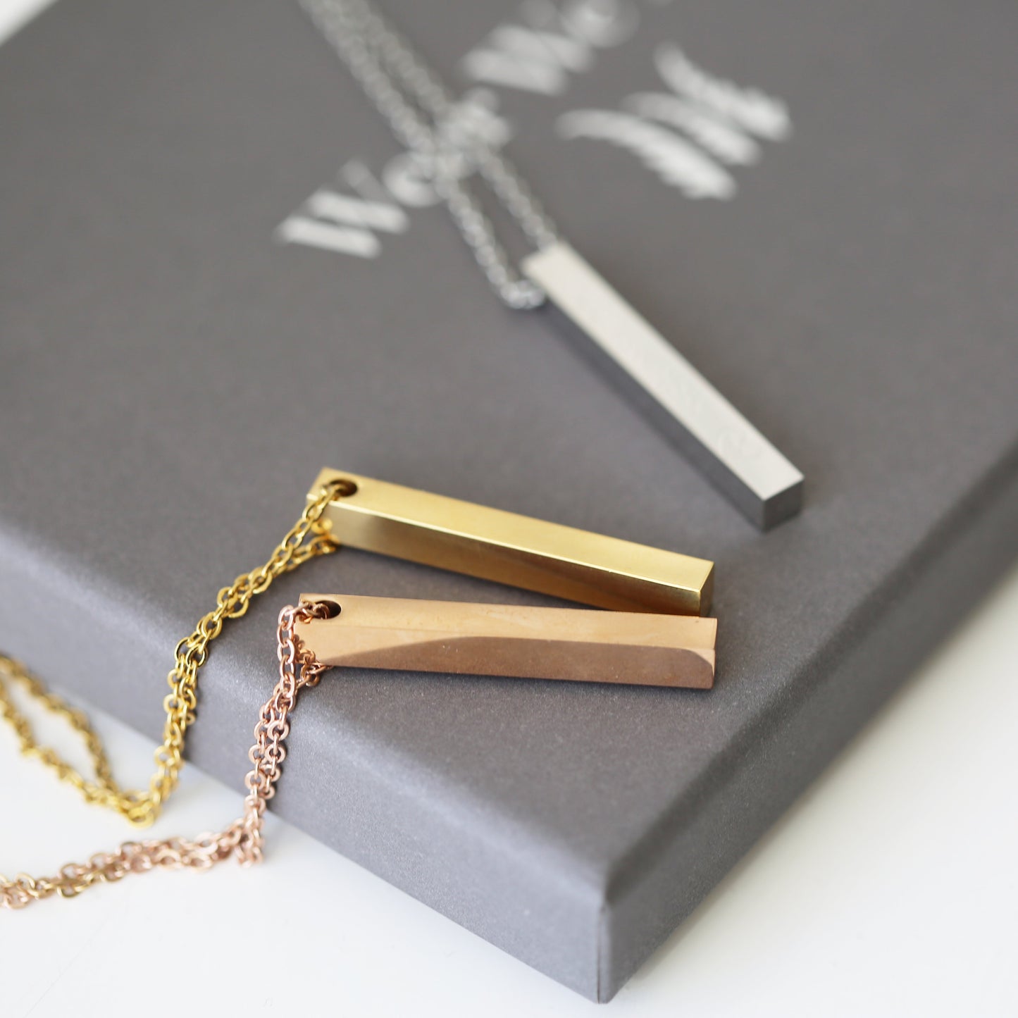 Collier avec barre d'écriture manuscrite