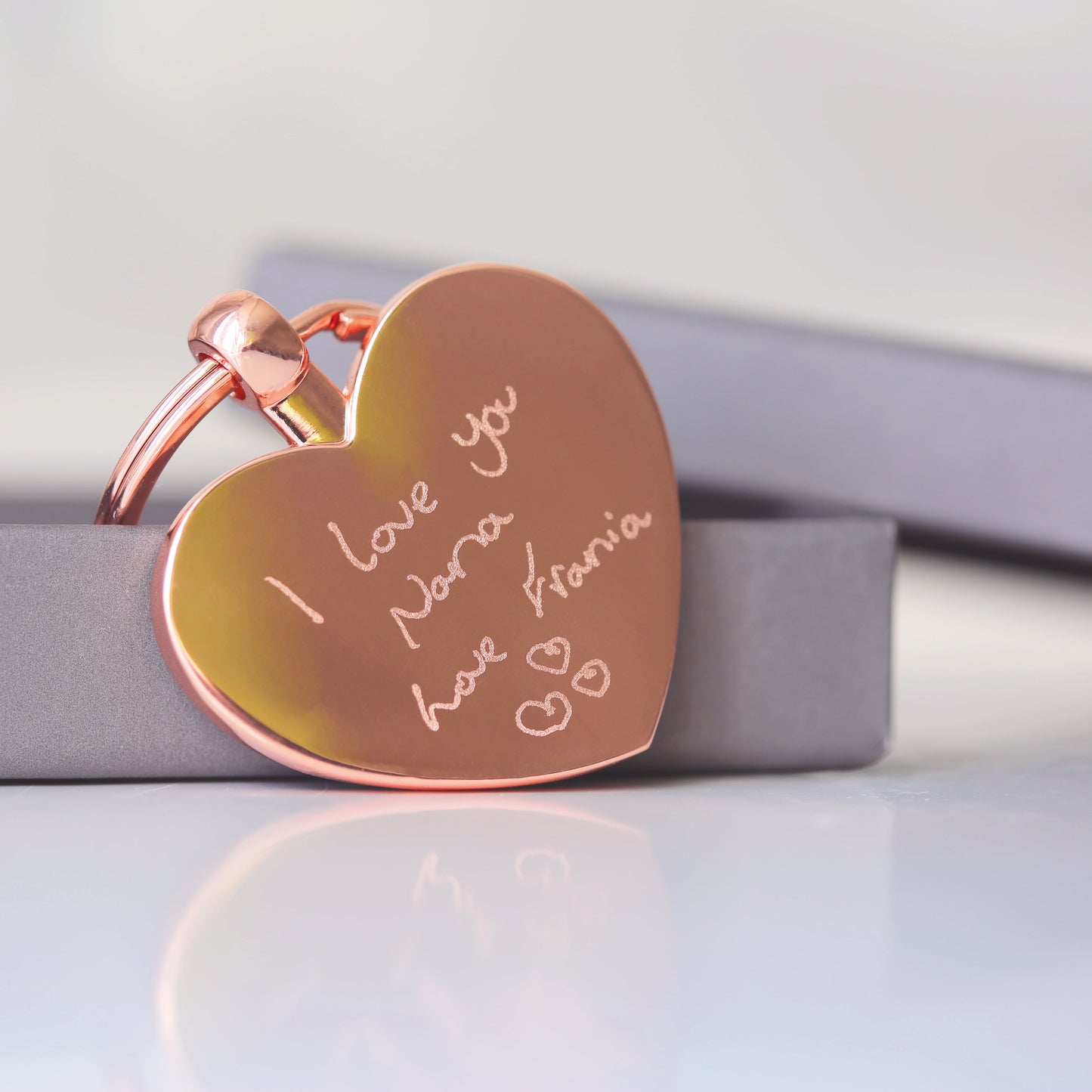 Porte-clés Hearts Forever avec gravure manuscrite