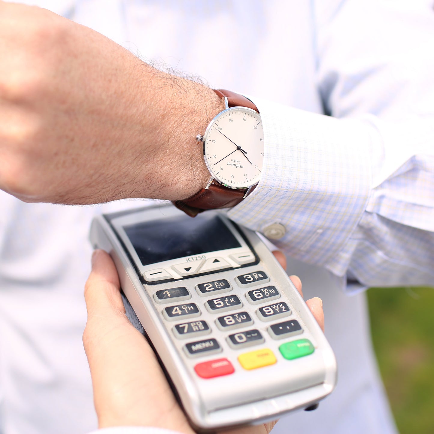 Montre à paiement sans contact - Architect Zephyr pour homme + bracelet en noyer + gravure de police moderne