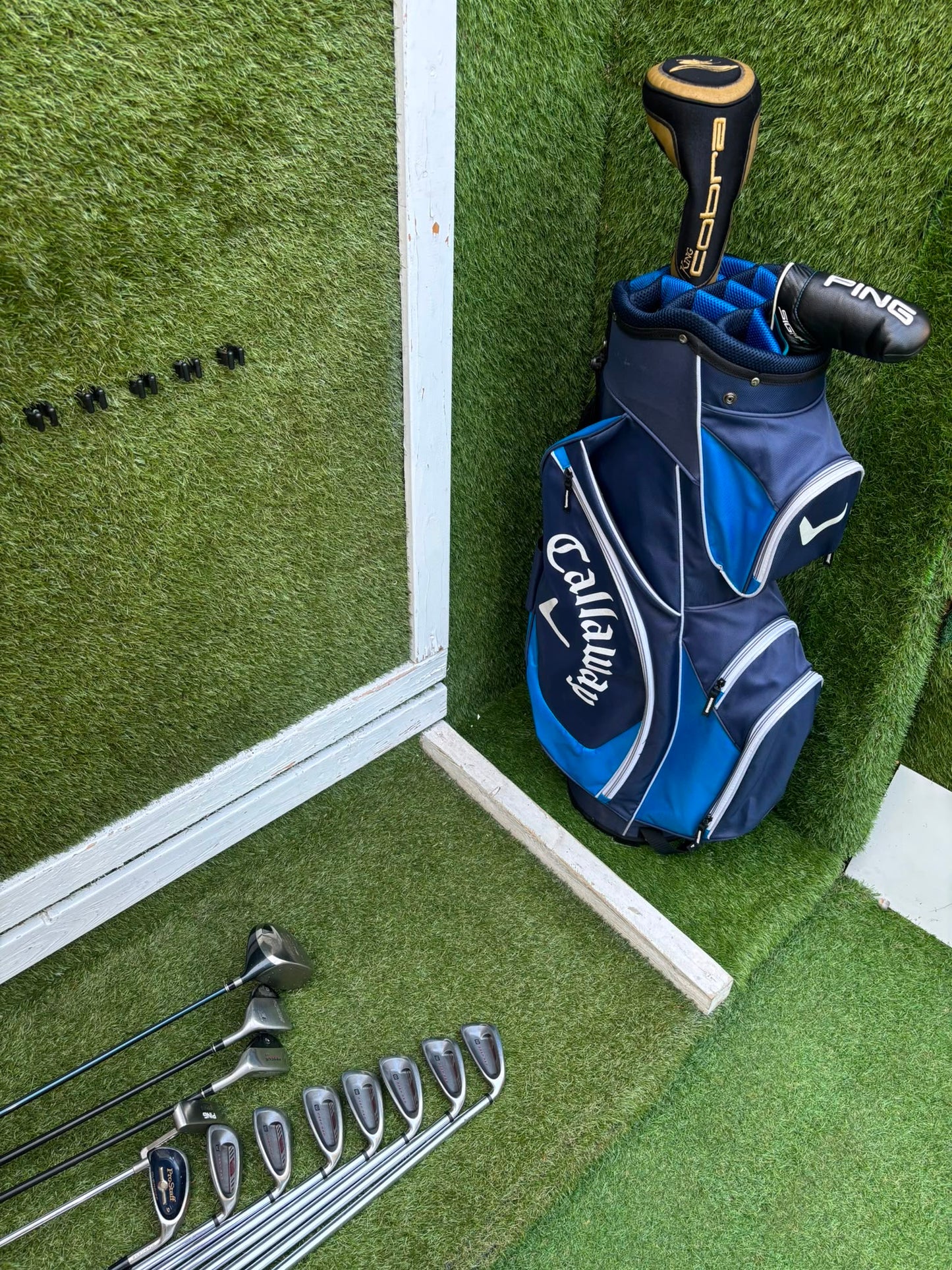 Wilson Deep Red Irons, Cobra Driver, TaylorMade Wood, TaylorMade Hybrid, Ping Putter Callaway Cart Bag