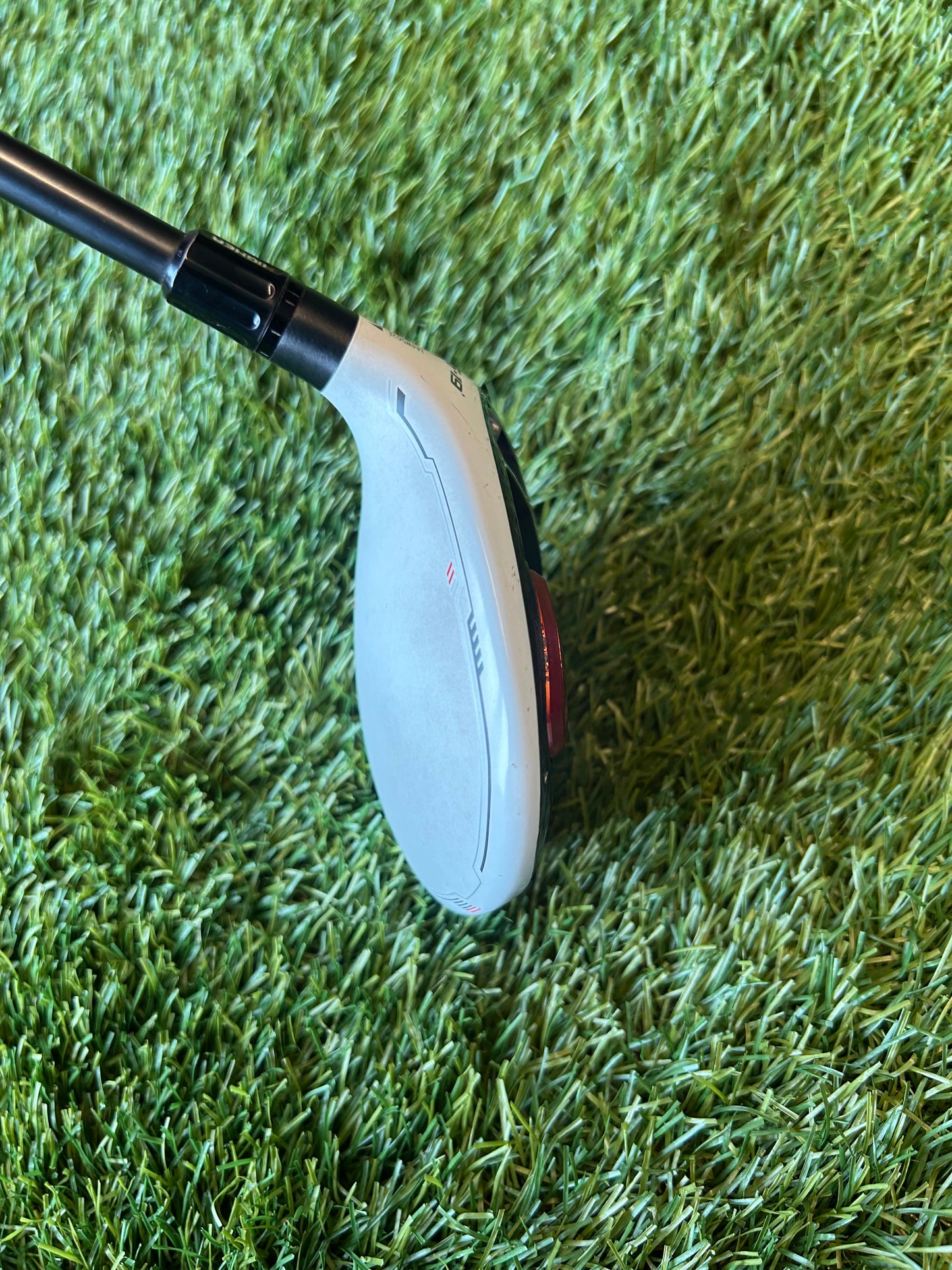 Taylormade R11s 5 Wood 19 degree Graphite Shaft Regular Flex Recently Standard Grips - LH Head cover included