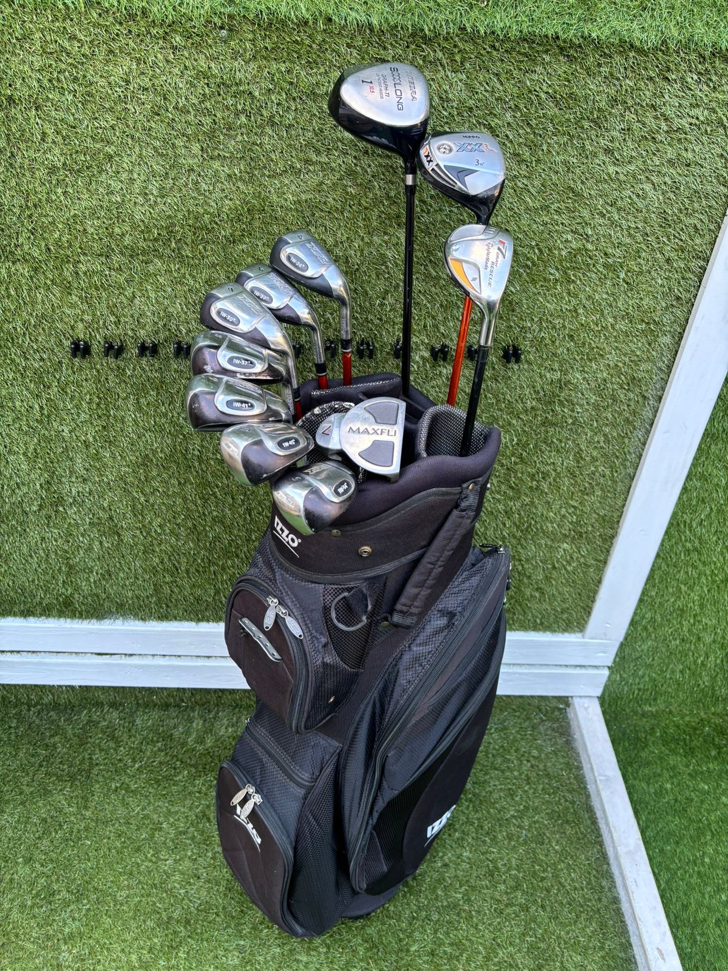 Hippo XXL Iron Set + TaylorMade r7 Rescue Hybrid + Integra Driver + Izzo Stand Bag