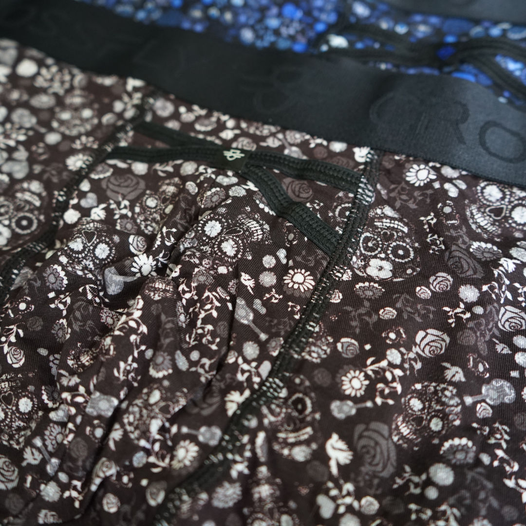 IKON Men's 6" Boxers - Skulls and Heart Black