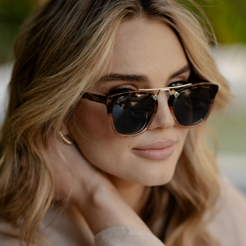 Lunettes de soleil surdimensionnées DEMI pour femme, couleur écaille de tortue marron cristal, par WMP Eyewear