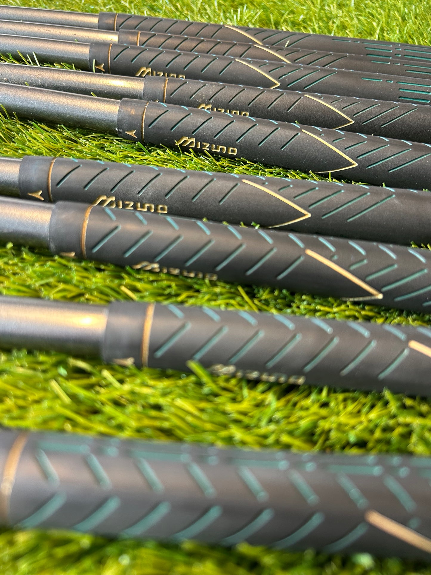 Mizuno Widec 3-PW+SW Graphite Regular Flex Shaft Right Handed - Free P&P