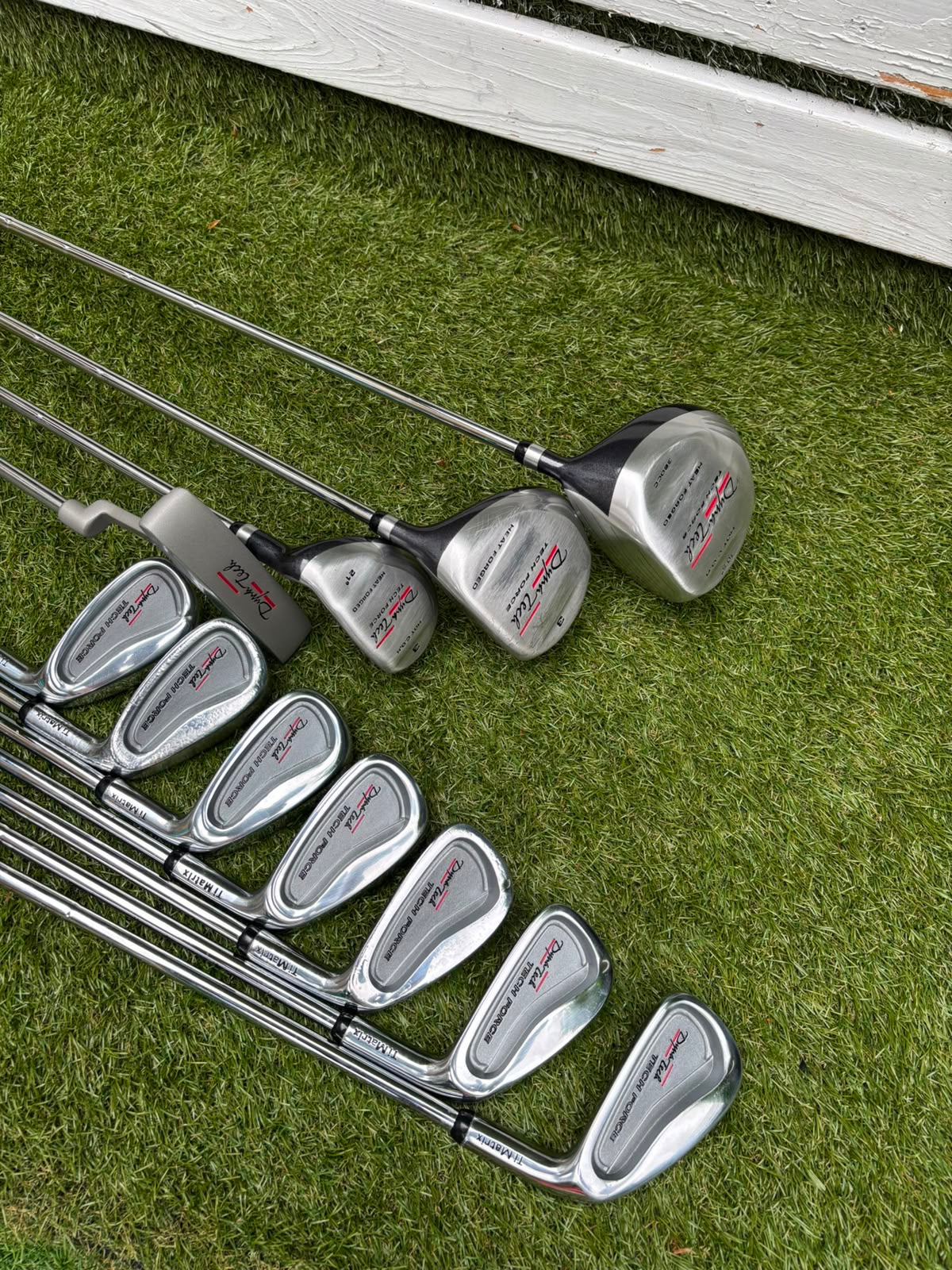 Unused and Boxed Dyna-Tech “Tech Force” Full Golf Set (5–SW) + Driver, 3 Wood, Hybrid + Bag