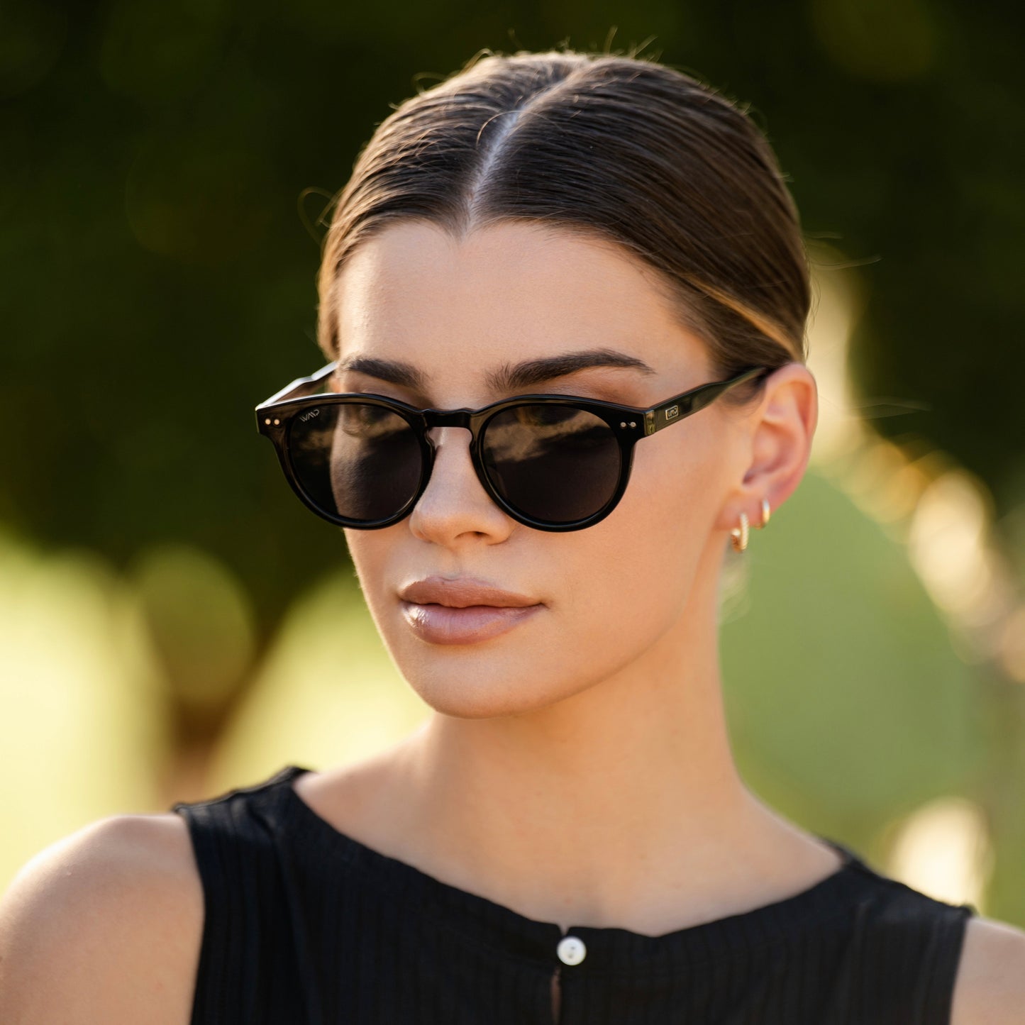 Lunettes de soleil rondes unisexes rétro TATE noires par WMP Eyewear