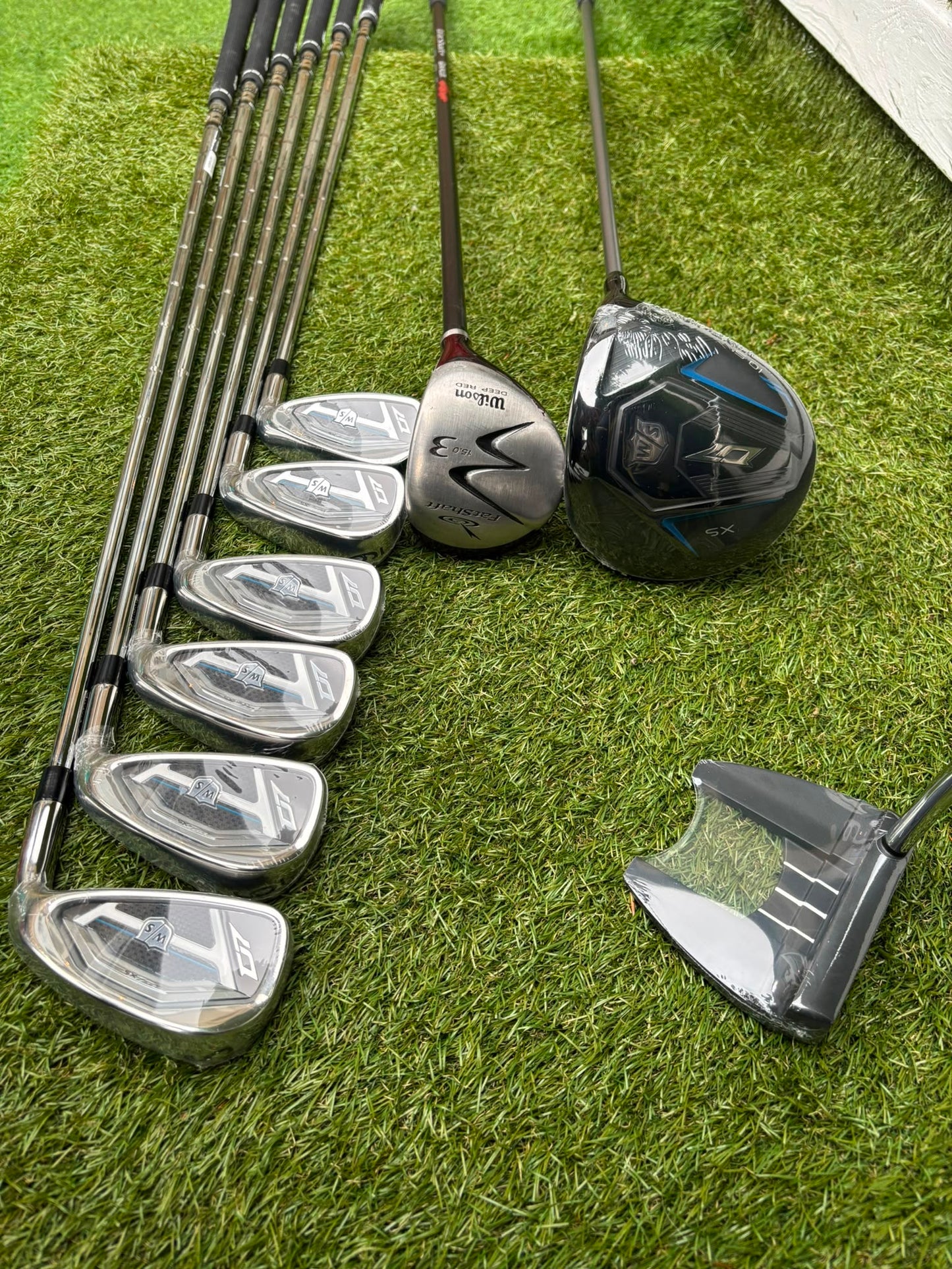 Brand New Wilson Staff D7 XS Golf Set, Brand New Driver & Irons, Brand New Infinite Bucktown Putter, Premium OUUL Stand Bag