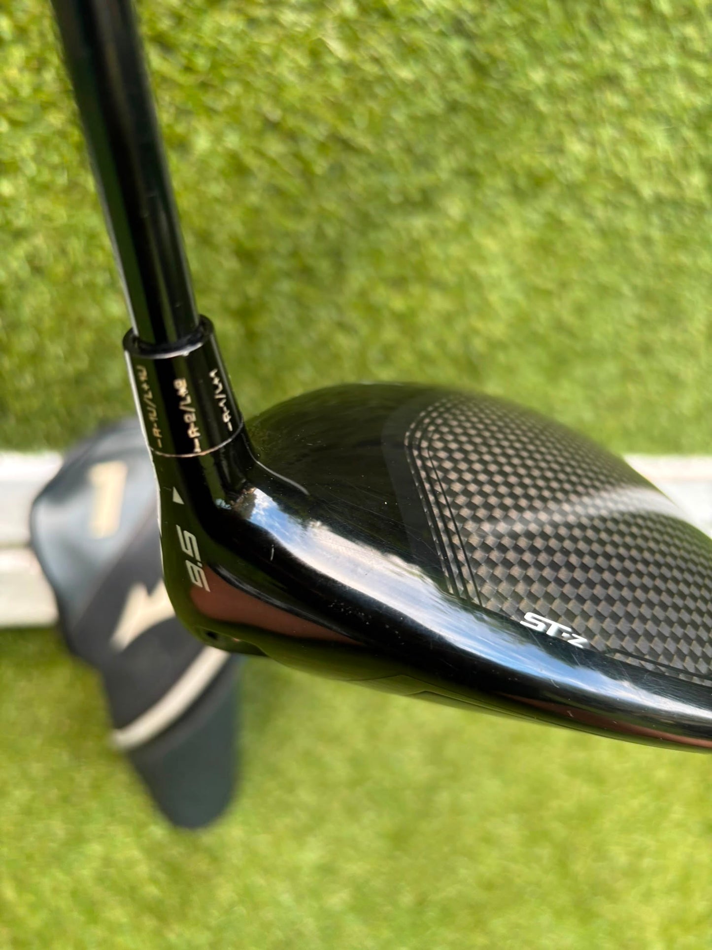 Mizuno ST-Z 220 Adjustable Driver 9.5° Mitsubishi Kai’li 60R Shaft Headcover Included