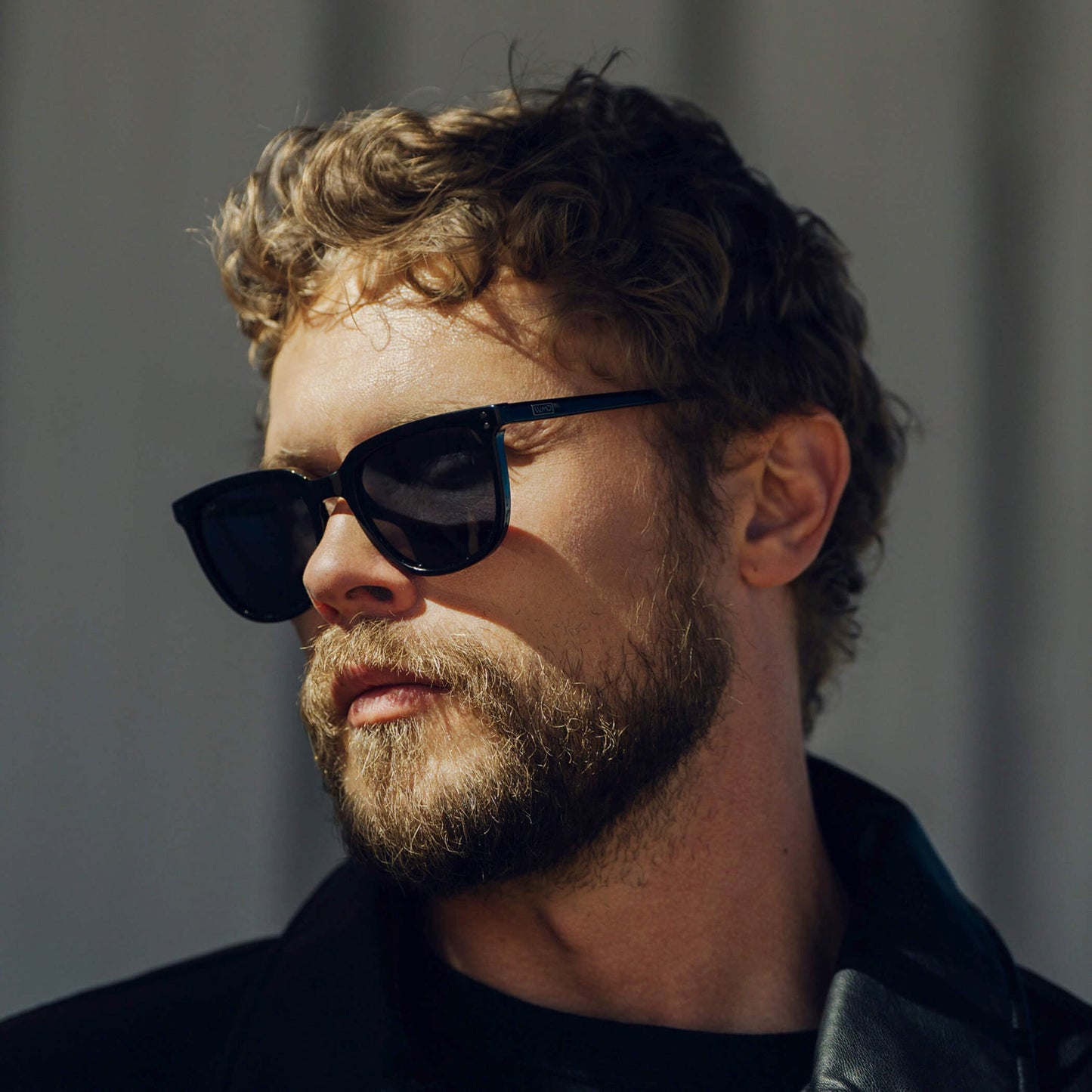 Lunettes de soleil polarisées unisexes ABNER en triple noir par WMP Eyewear