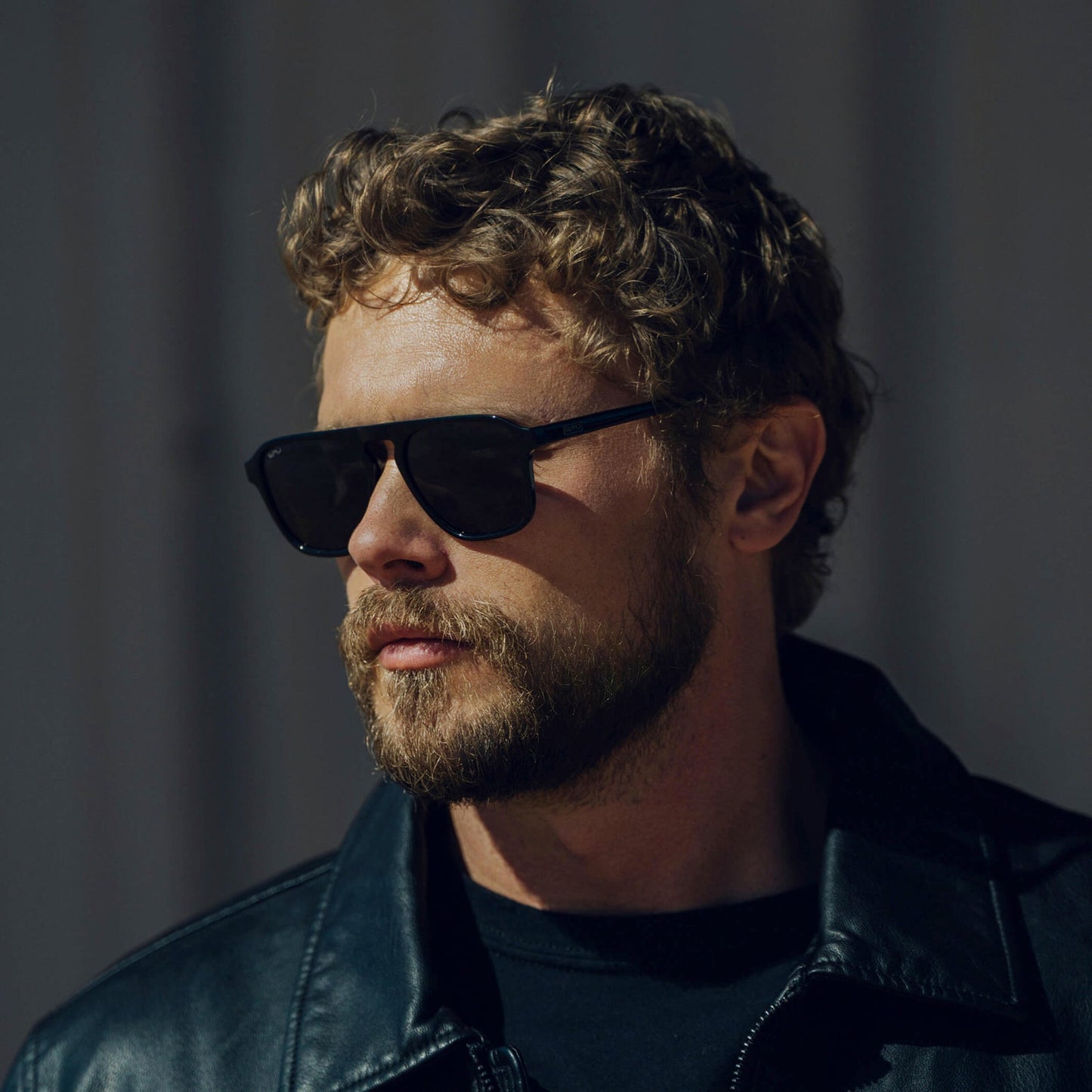 Lunettes de soleil aviateur carrées unisexes EMERSON en triple noir par WMP Eyewear