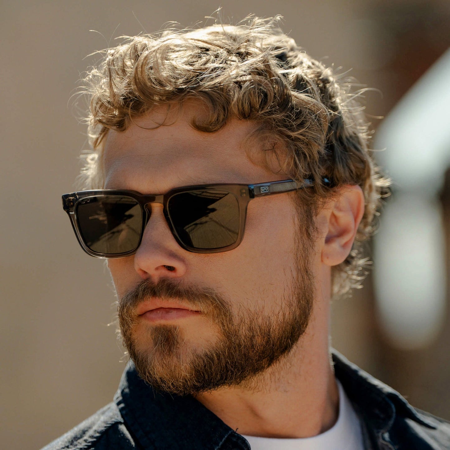 Lunettes de soleil carrées MAVERICK pour homme, couleur bronze cristal, par WMP Eyewear UK