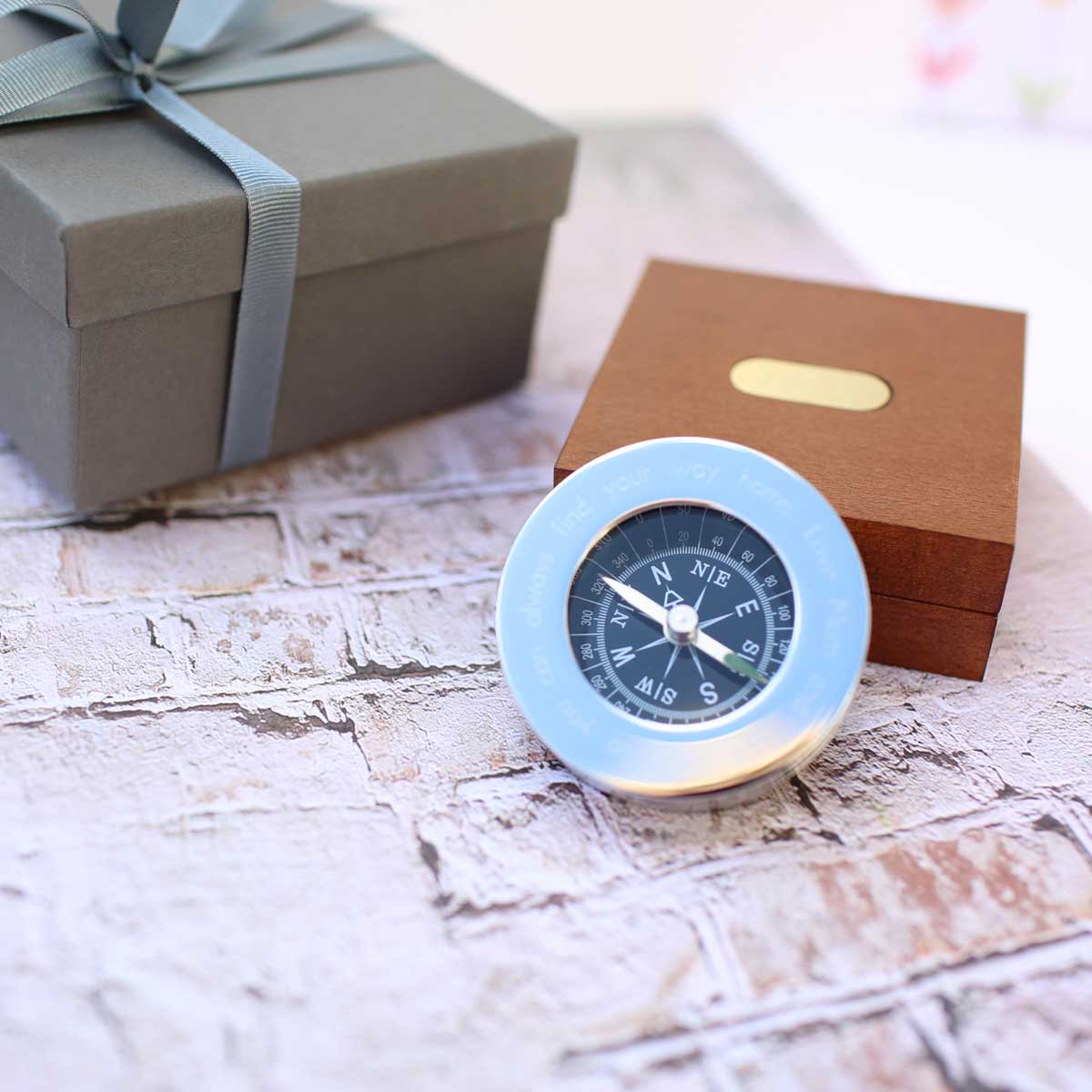 Boussole personnalisée avec boîte en bois