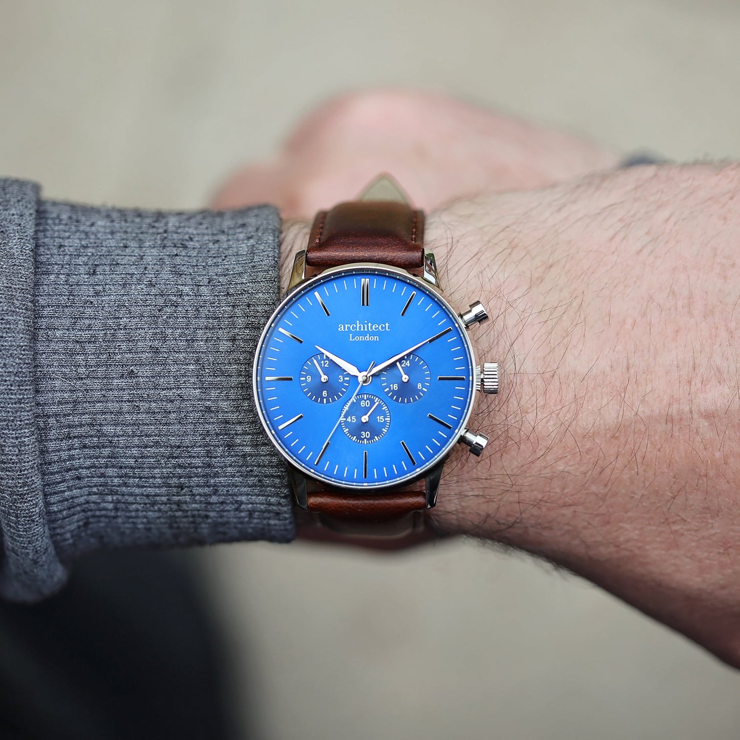 Montre à paiement sans contact - Motivator bleu pour homme + bracelet en noyer + gravure manuscrite
