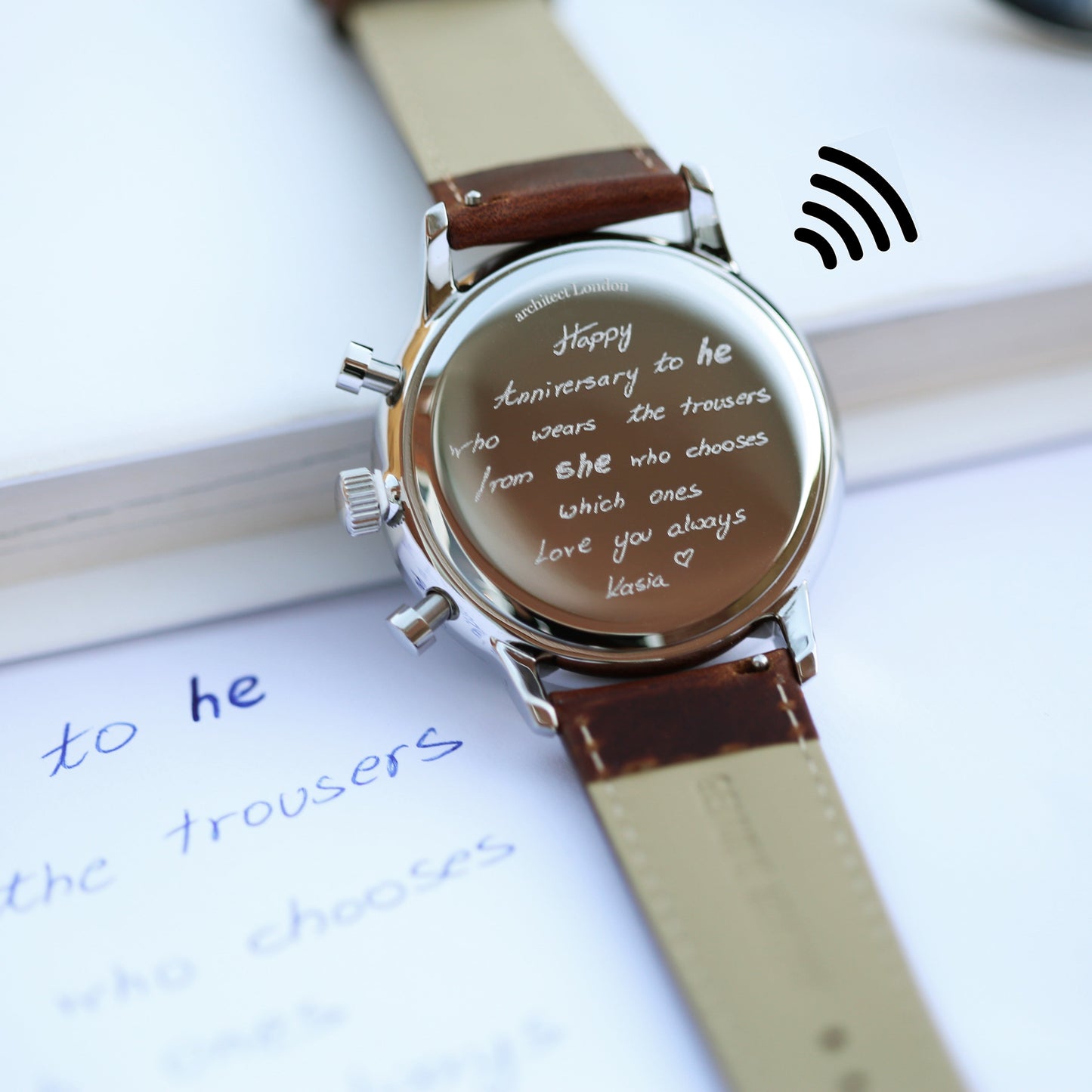 Montre à paiement sans contact - Motivator bleu pour homme + bracelet en noyer + gravure manuscrite