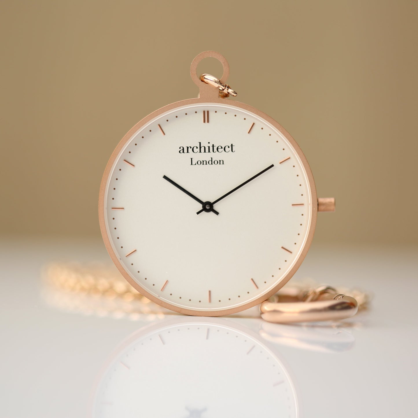 Montre de poche moderne en or rose - Gravure de police moderne