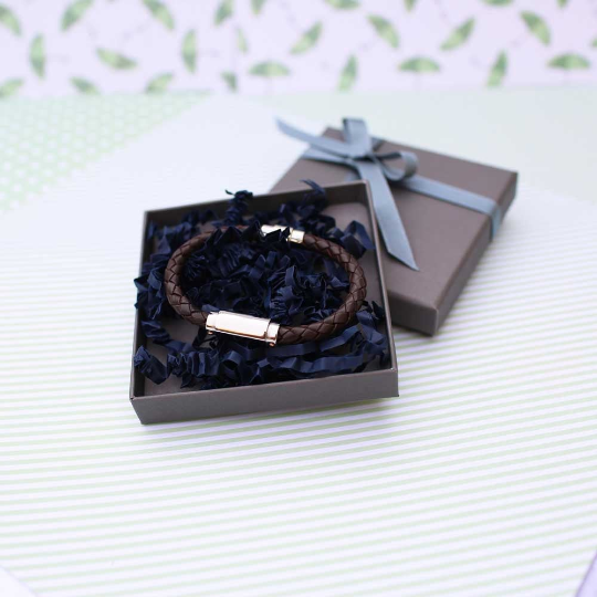Bracelet en cuir torsadé personnalisé