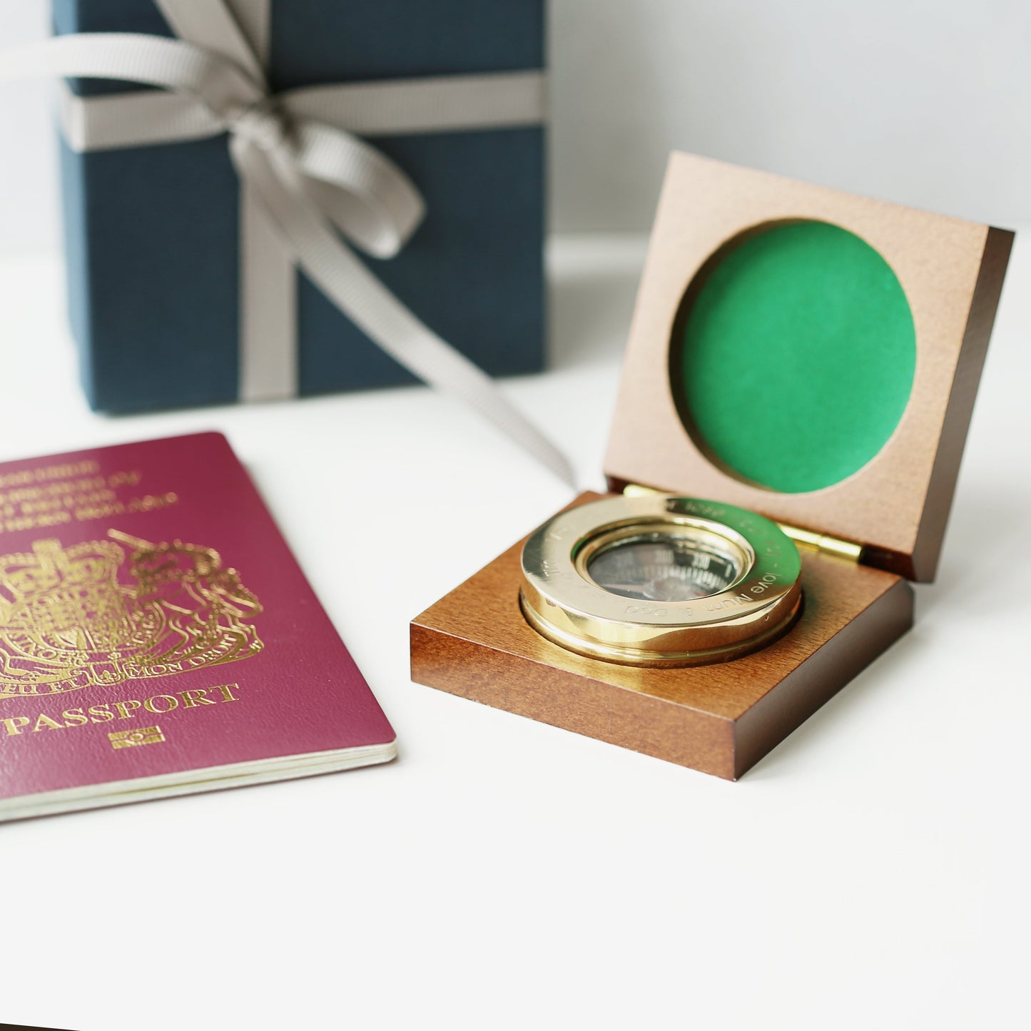 Boussole personnalisée avec boîte en bois