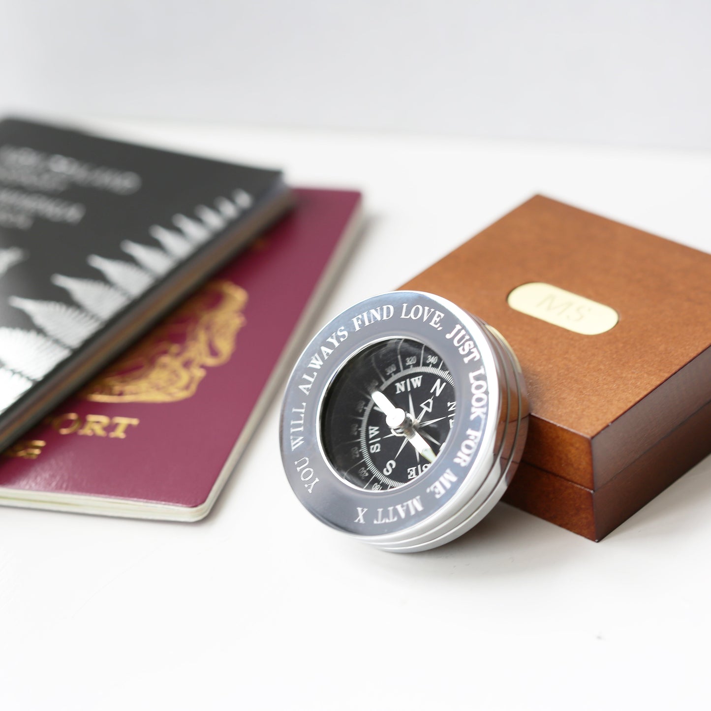 Boussole personnalisée avec boîte en bois