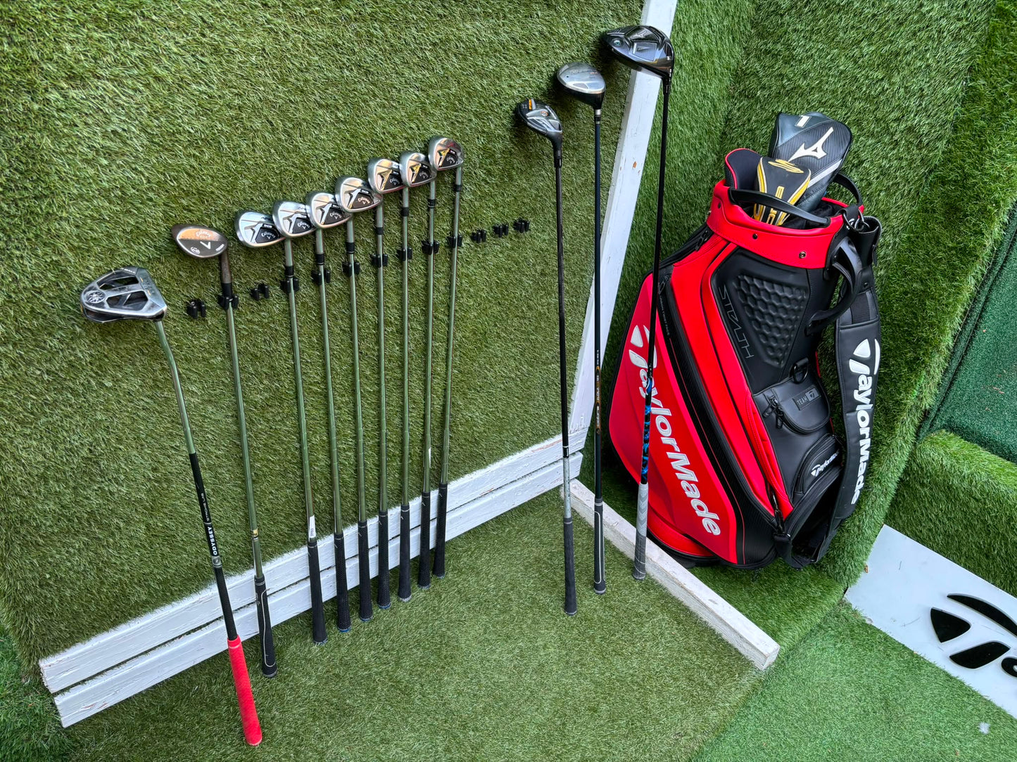 Callaway Apex DCB Irons, Mizuno Driver, Odyssey Lab Putter & TaylorMade Team Tour Cart Bag