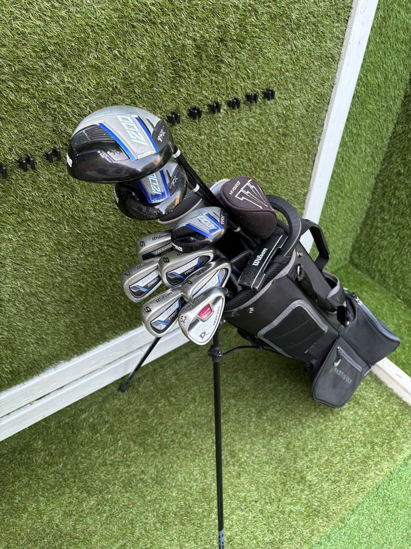 Wilson 1200 TPX Golf Set with Hybrid, Deep Red Wedge & Brand New Stand Bag - Free Delivery