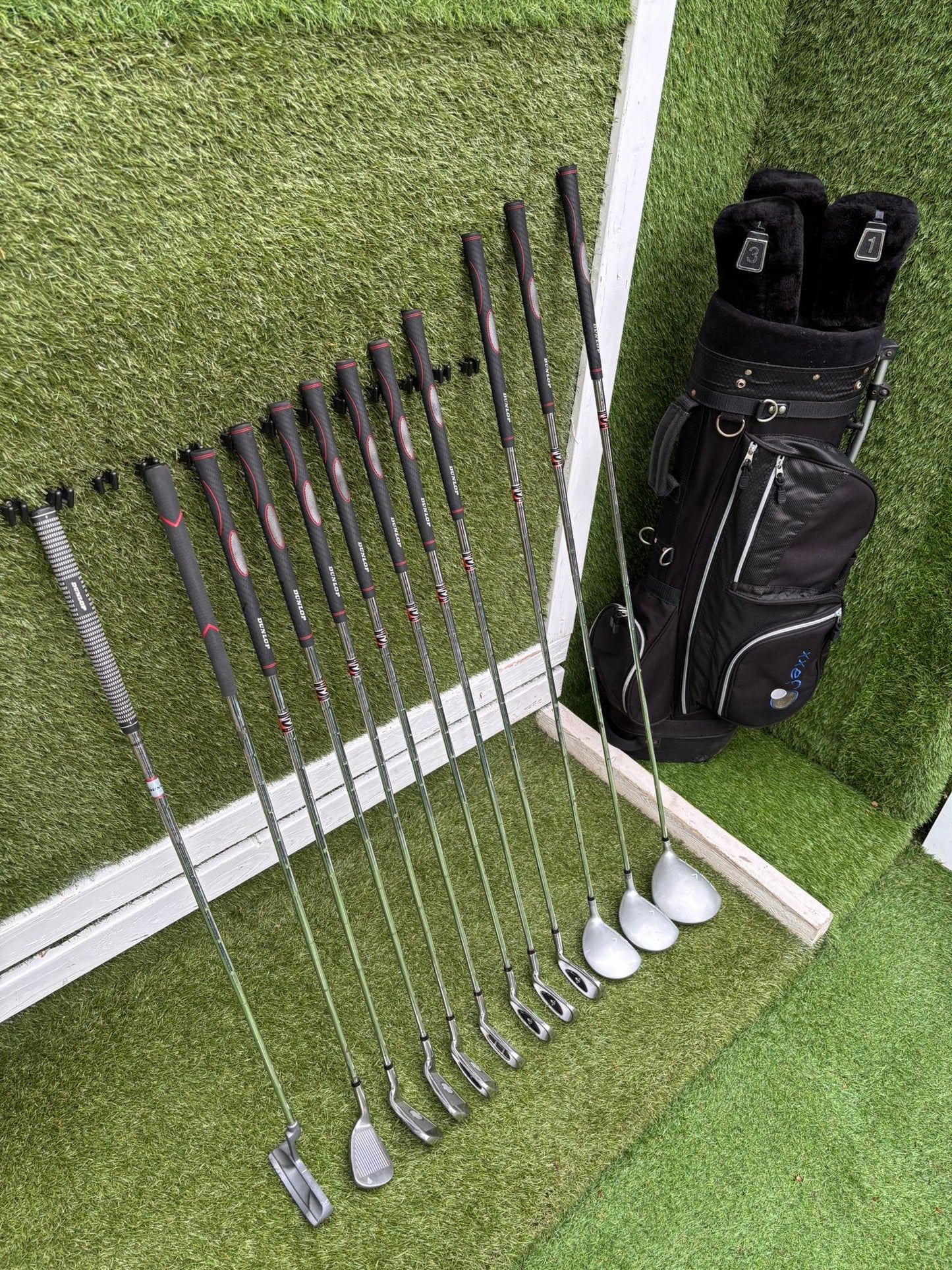Dunlop MAX Golf Set with Matching Woods, 64° Wedge & Jaxx Stand Bag