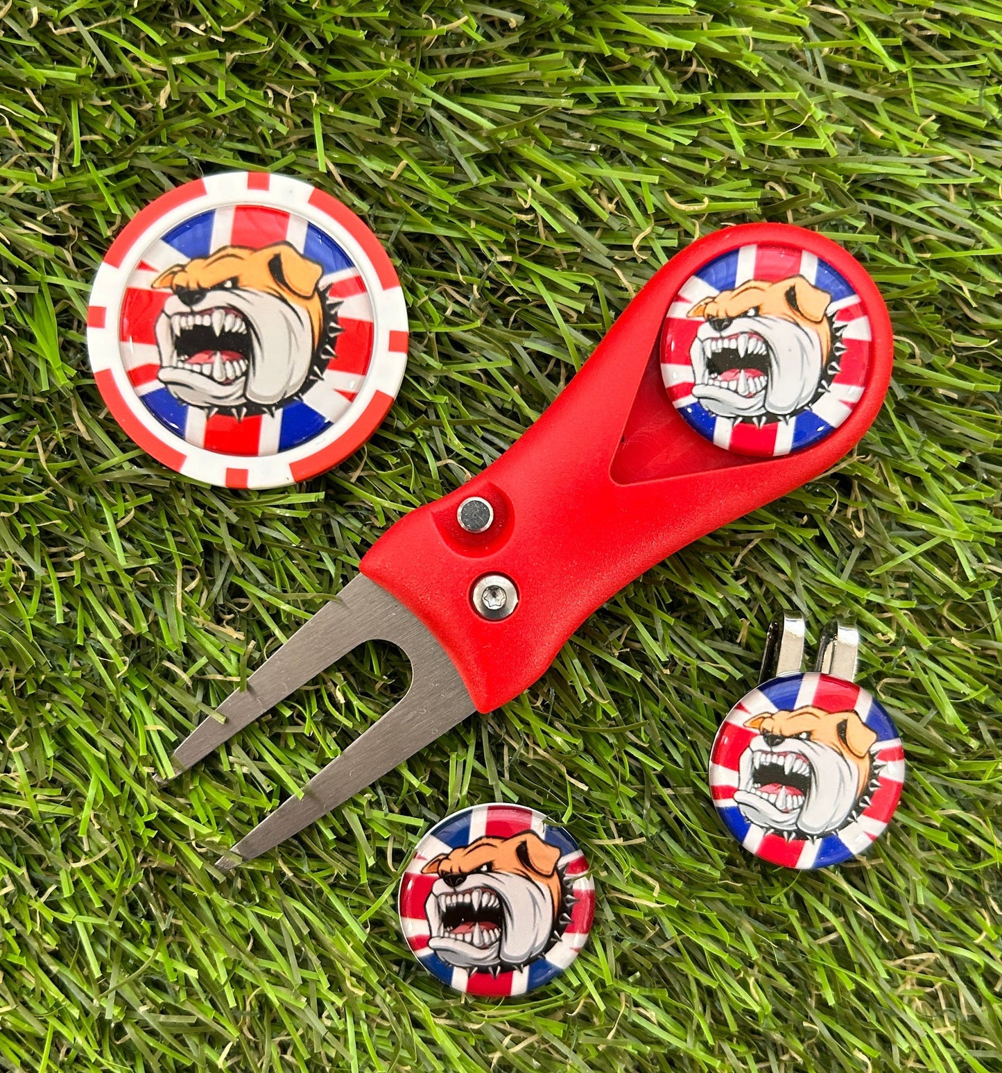 Golf plastic Pitchfork Magnetic Hat Clip With 3 British Bull Dog Markers And Poker chip
