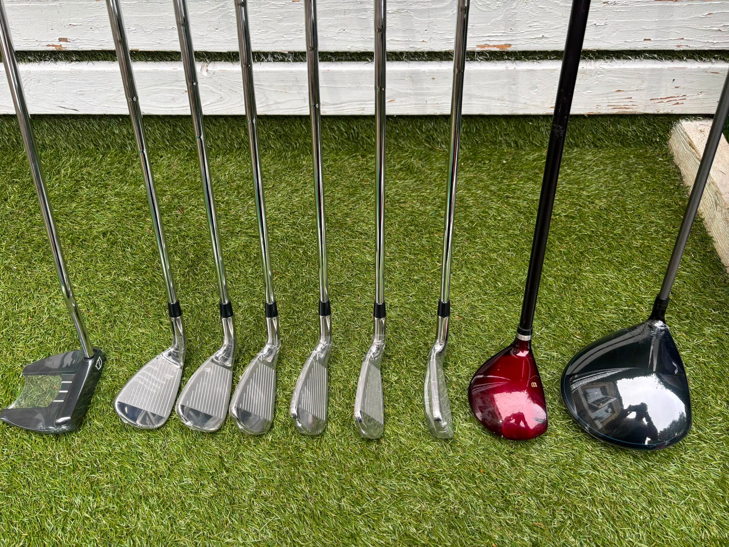 Brand New Wilson Staff D7 XS Golf Set, Brand New Driver & Irons, Brand New Infinite Bucktown Putter, Premium OUUL Stand Bag