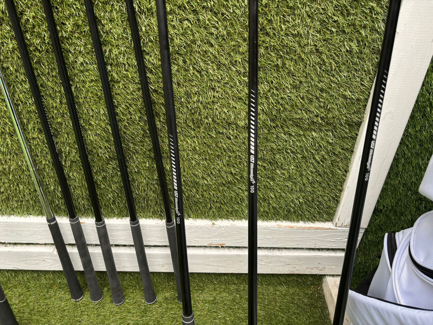 Inesis 100 Golf Set with Matching Woods, Cleveland 56° Wedge & Inesis Light Stand Bag