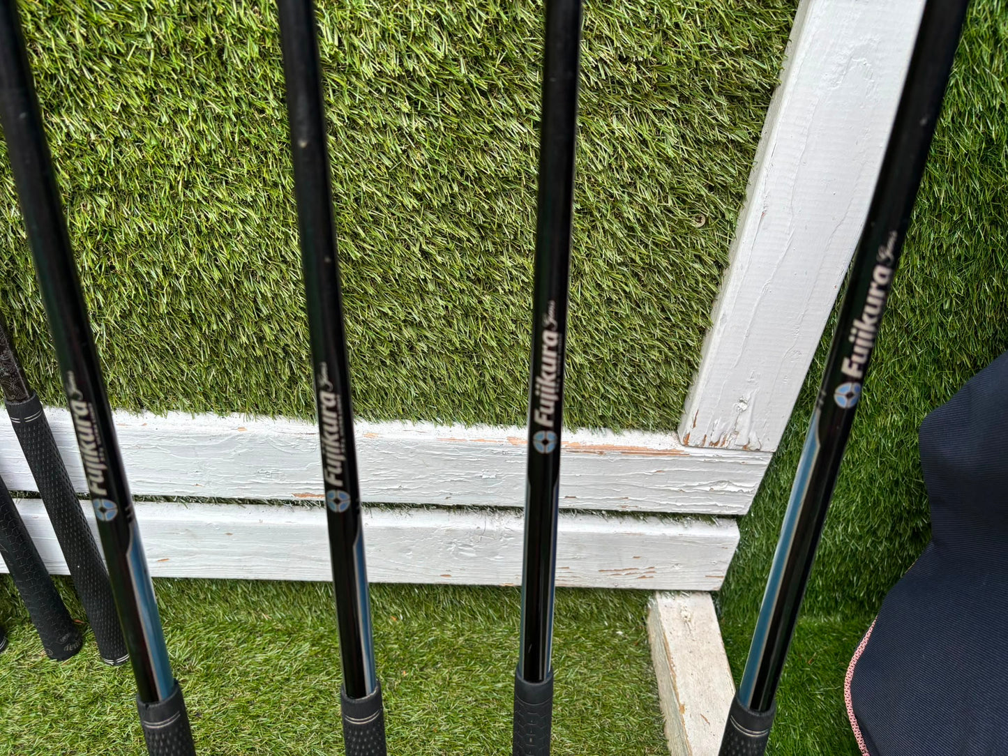 Ladies Golf Set – Callaway Big Bertha Irons, Callaway X Woods (Driver, 3, 5 & 7), HEXSERT HM-1 Putter & Cart Bag
