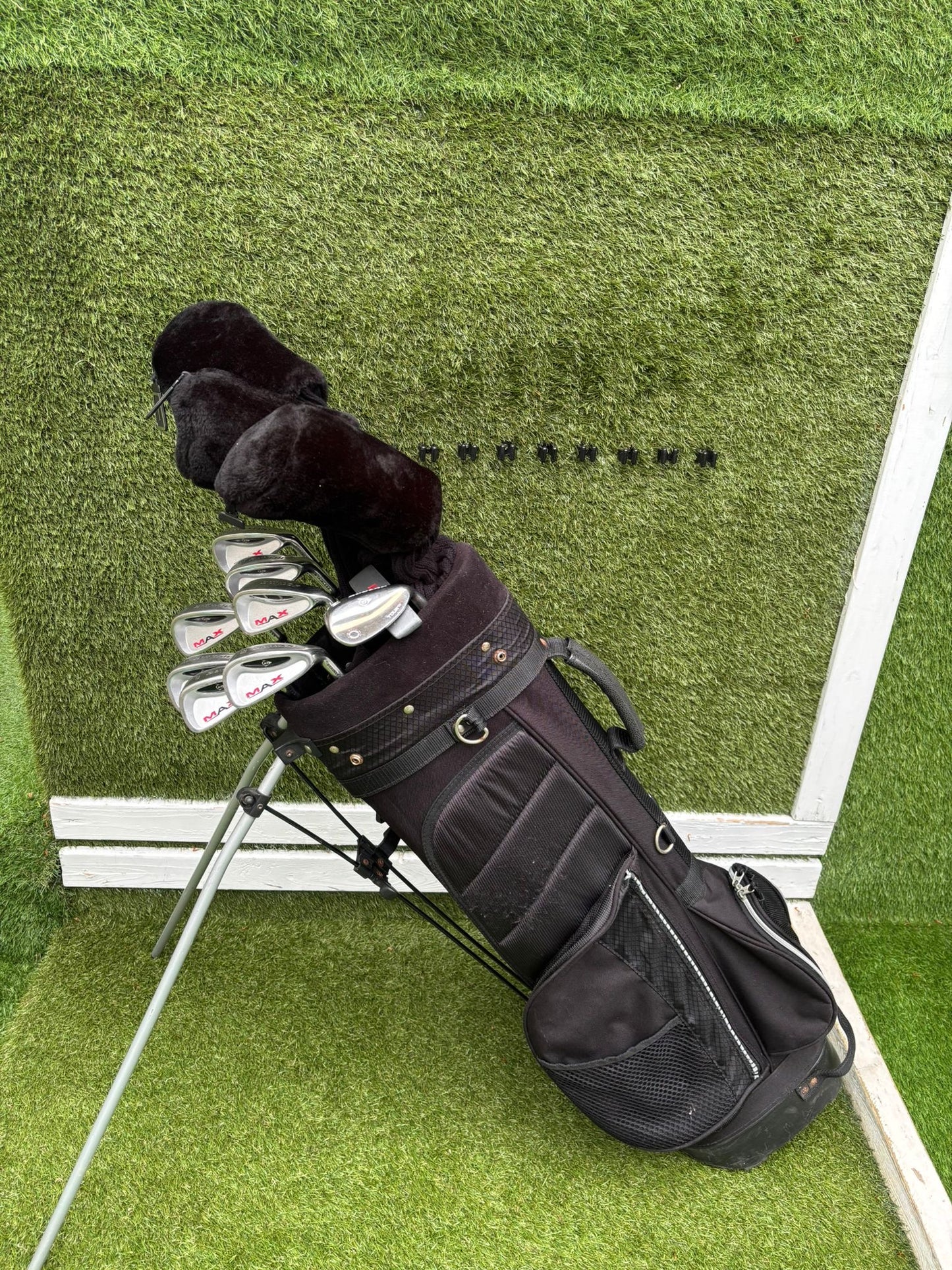 Dunlop MAX Golf Set with Matching Woods, 64° Wedge & Jaxx Stand Bag