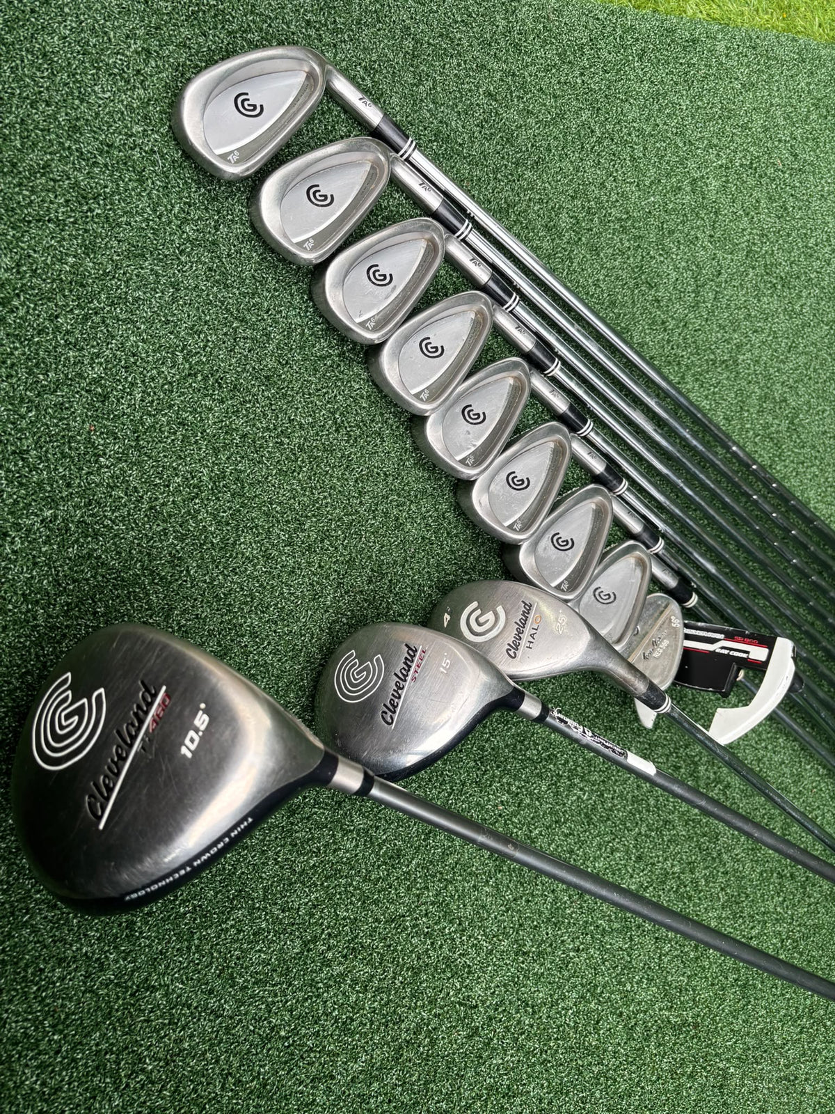 Cleveland Complete Golf Set – TA6 3–PW Irons, Ti460 Driver, Steel 15° Wood, HALO Hybrid & Cart Bag