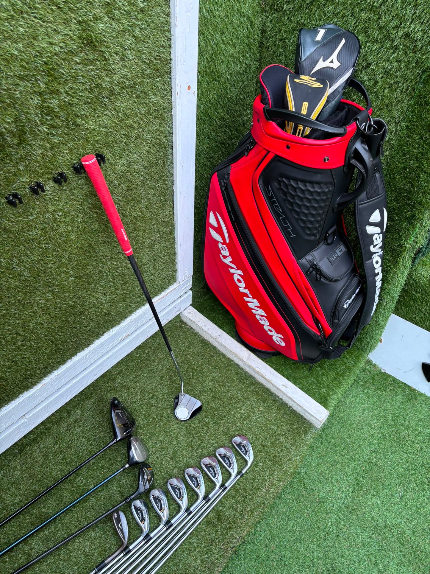 Callaway Apex DCB Irons, Mizuno Driver, Odyssey Lab Putter & TaylorMade Team Tour Cart Bag