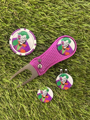 THE JOKER  GOLF BALL MARKER AND PURPLE RETRACTABLE PITCH REPAIR SET
