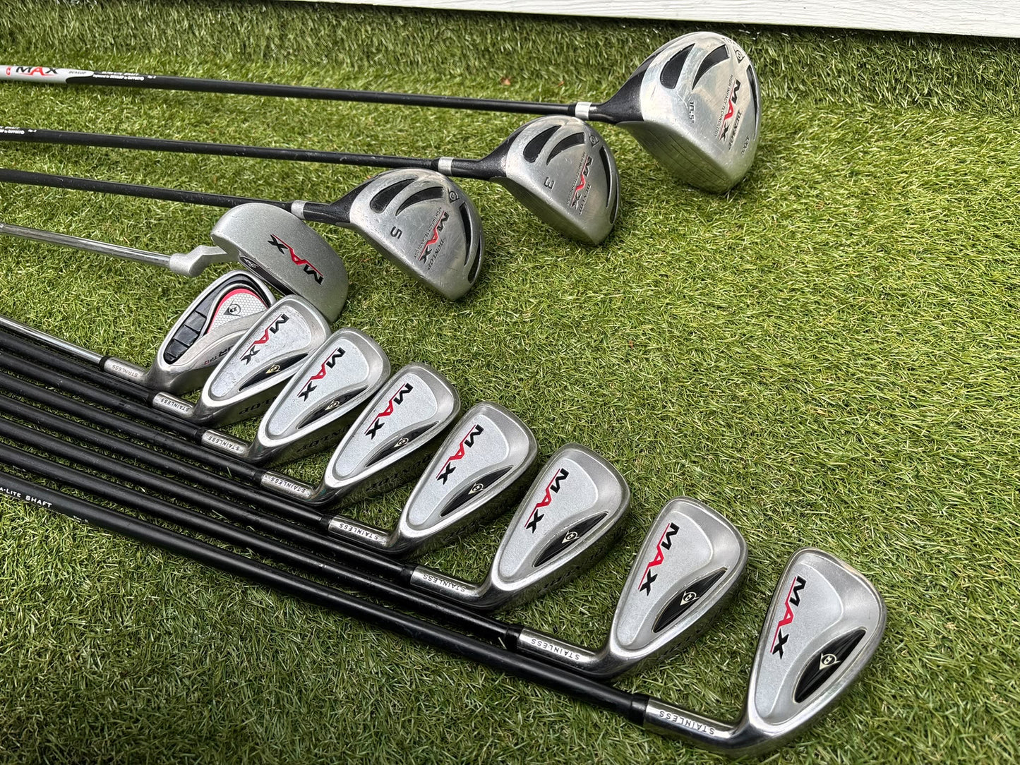 Dunlop MAX Complete Golf Set – 420cc Titanium Driver, Matching Irons & Dunlop Bag