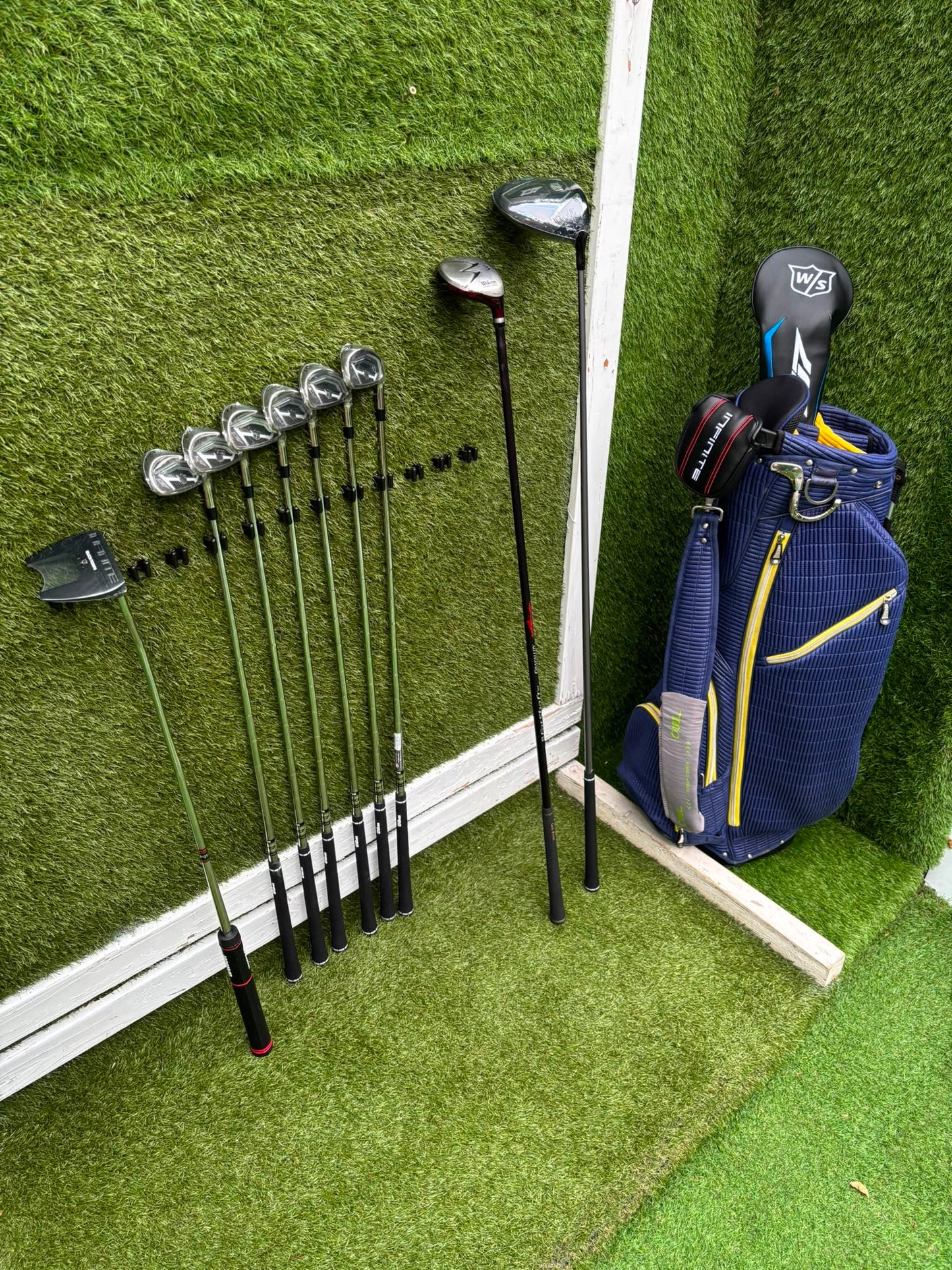 Brand New Wilson Staff D7 XS Golf Set, Brand New Driver & Irons, Brand New Infinite Bucktown Putter, Premium OUUL Stand Bag