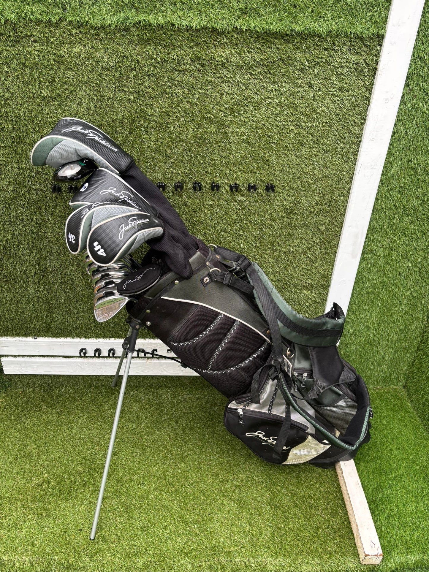 Jack Nicklaus Tour – Full Matching 14-Club Golf Set + Bag £294 + Free Delivery