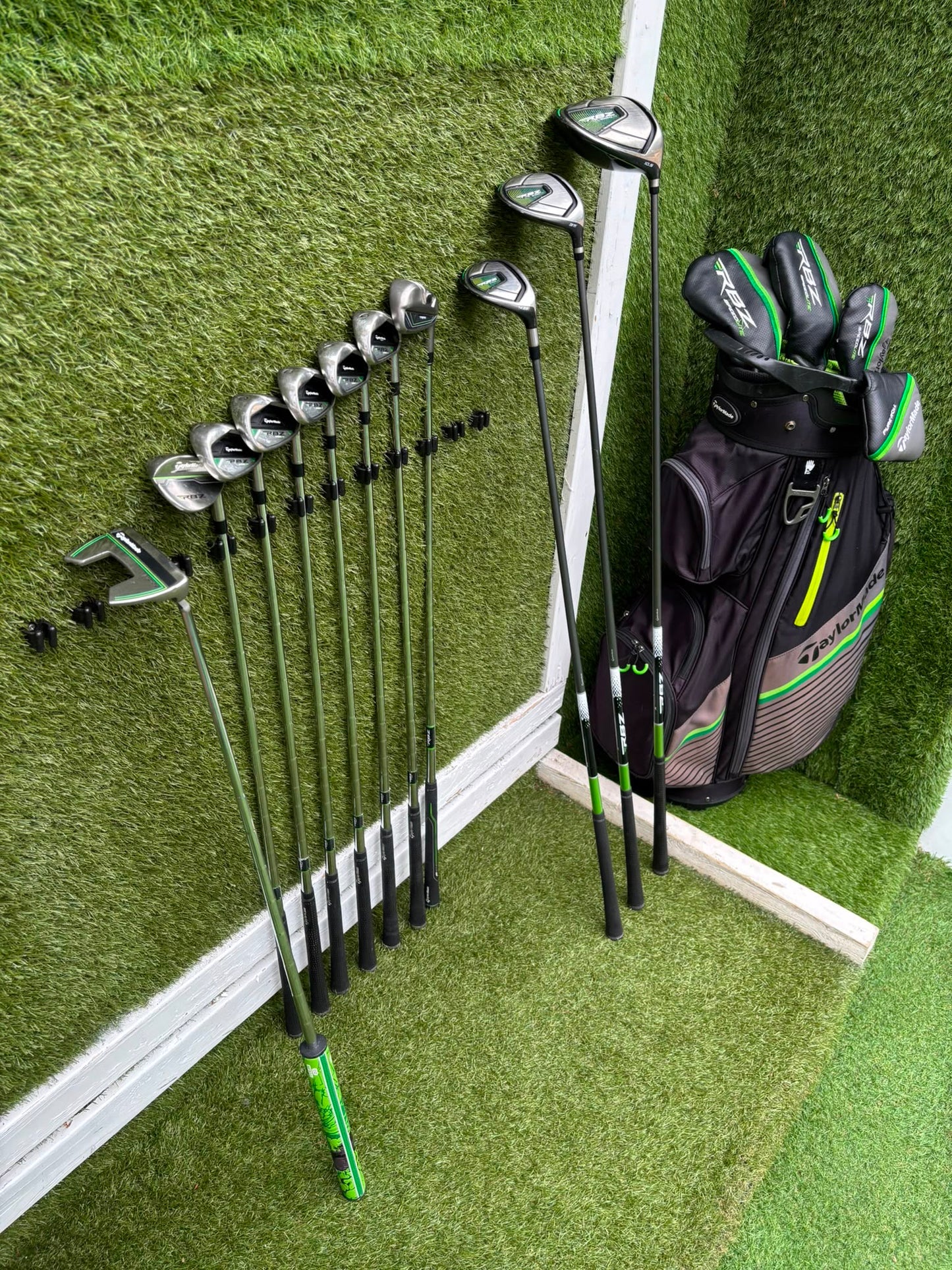 TaylorMade RBZ SpeedLite Complete Golf Set, Matching Woods, Irons & Cart Bag