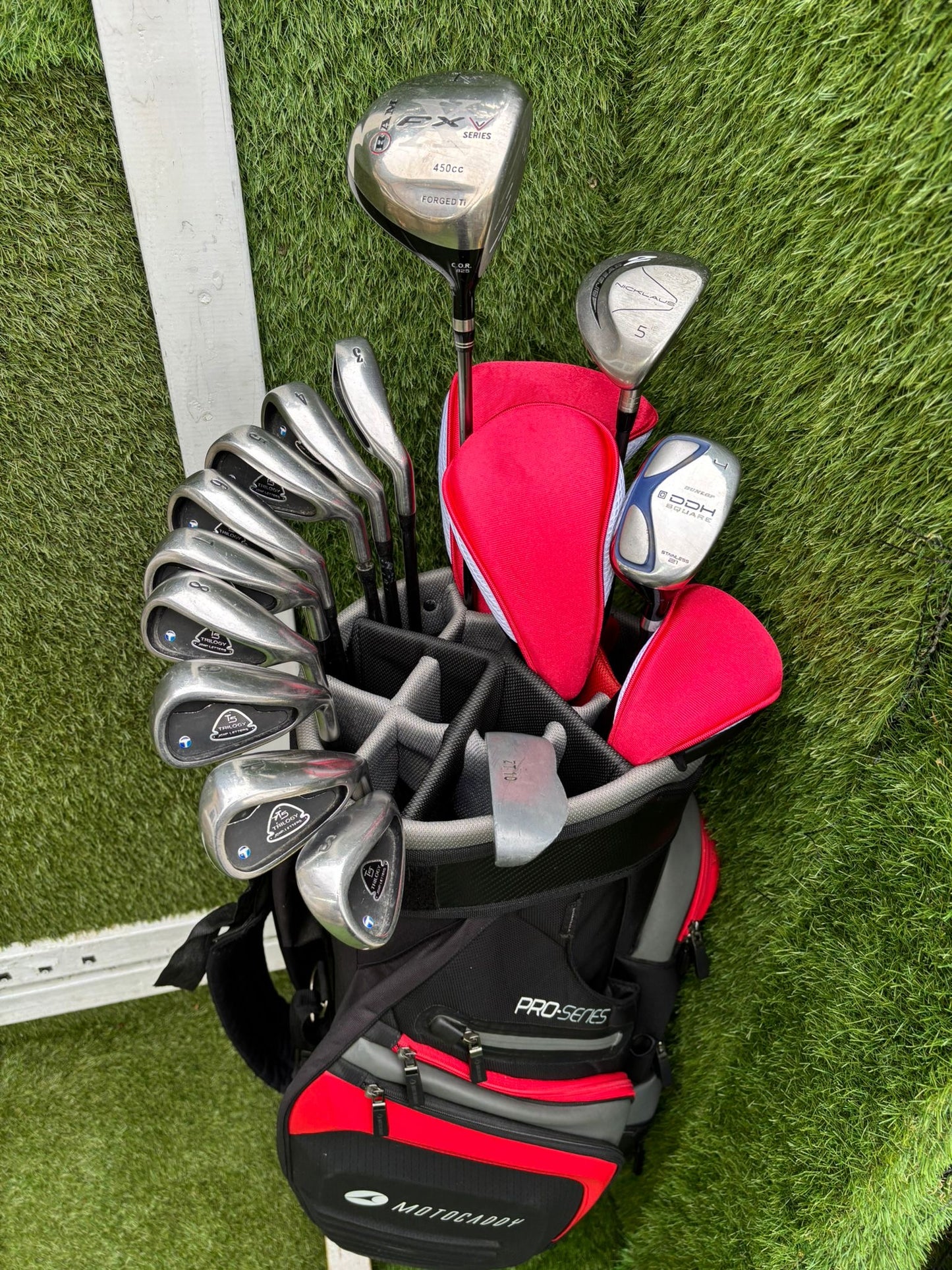 John Letters Trilogy T5 Graphite Iron Set + Woods & Motocaddy Bag