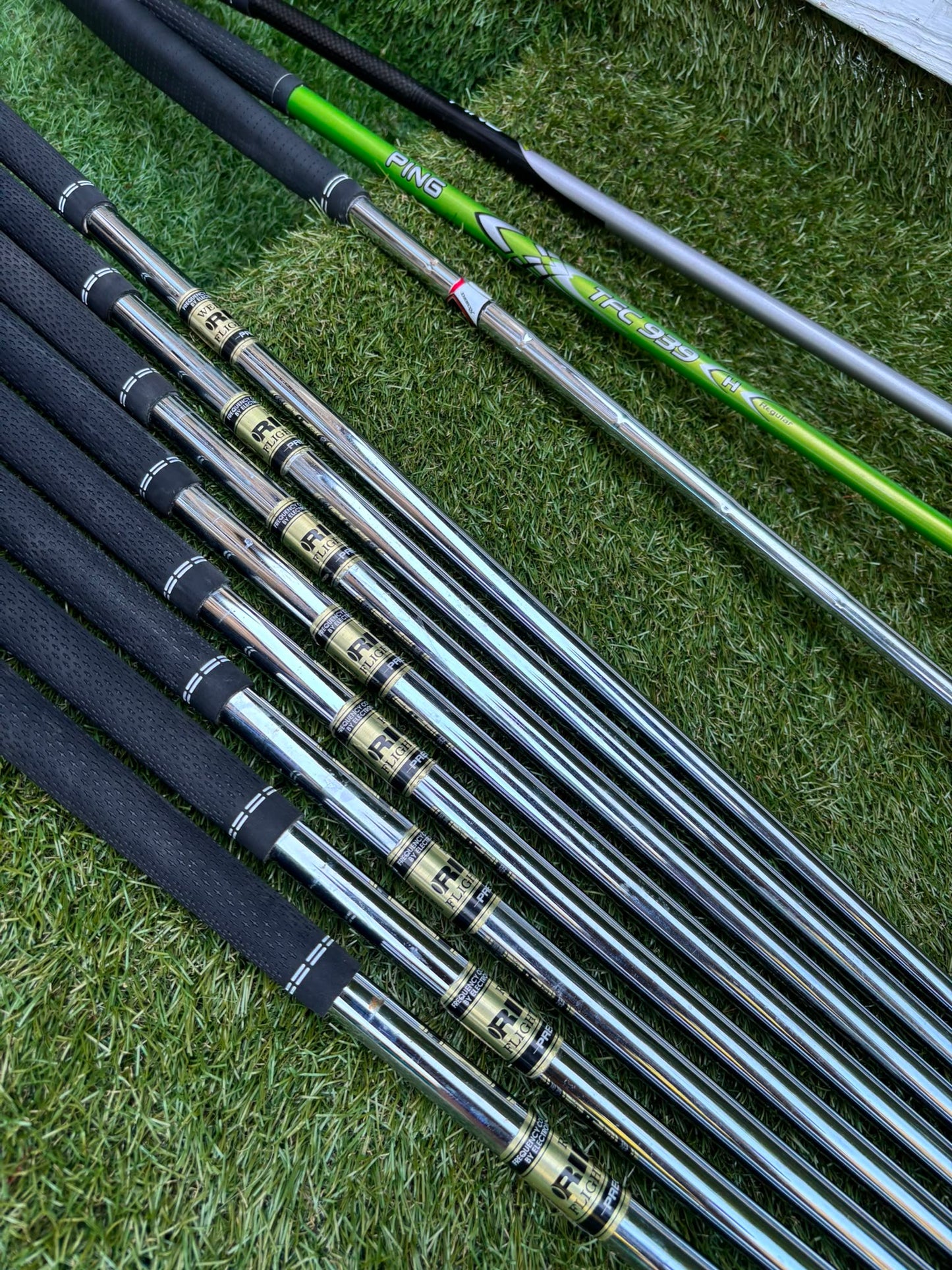 MacGregor V-Foil M565 Irons, Ping Driver, Ping Hybrid, TaylorMade Putter & Premium OUUL Camouflage Stand Bag