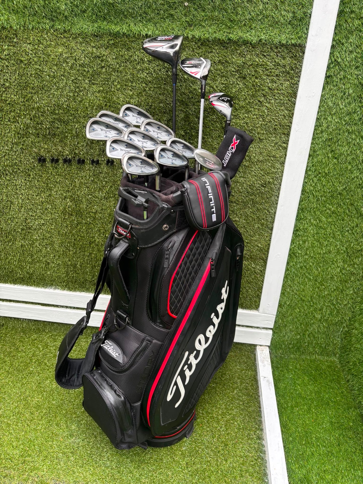 Mizuno Widec II Irons, Titleist 913 Driver, Callaway X Hot Woods, Wilson Infinite Putter & Titleist StaDry Cart Bag