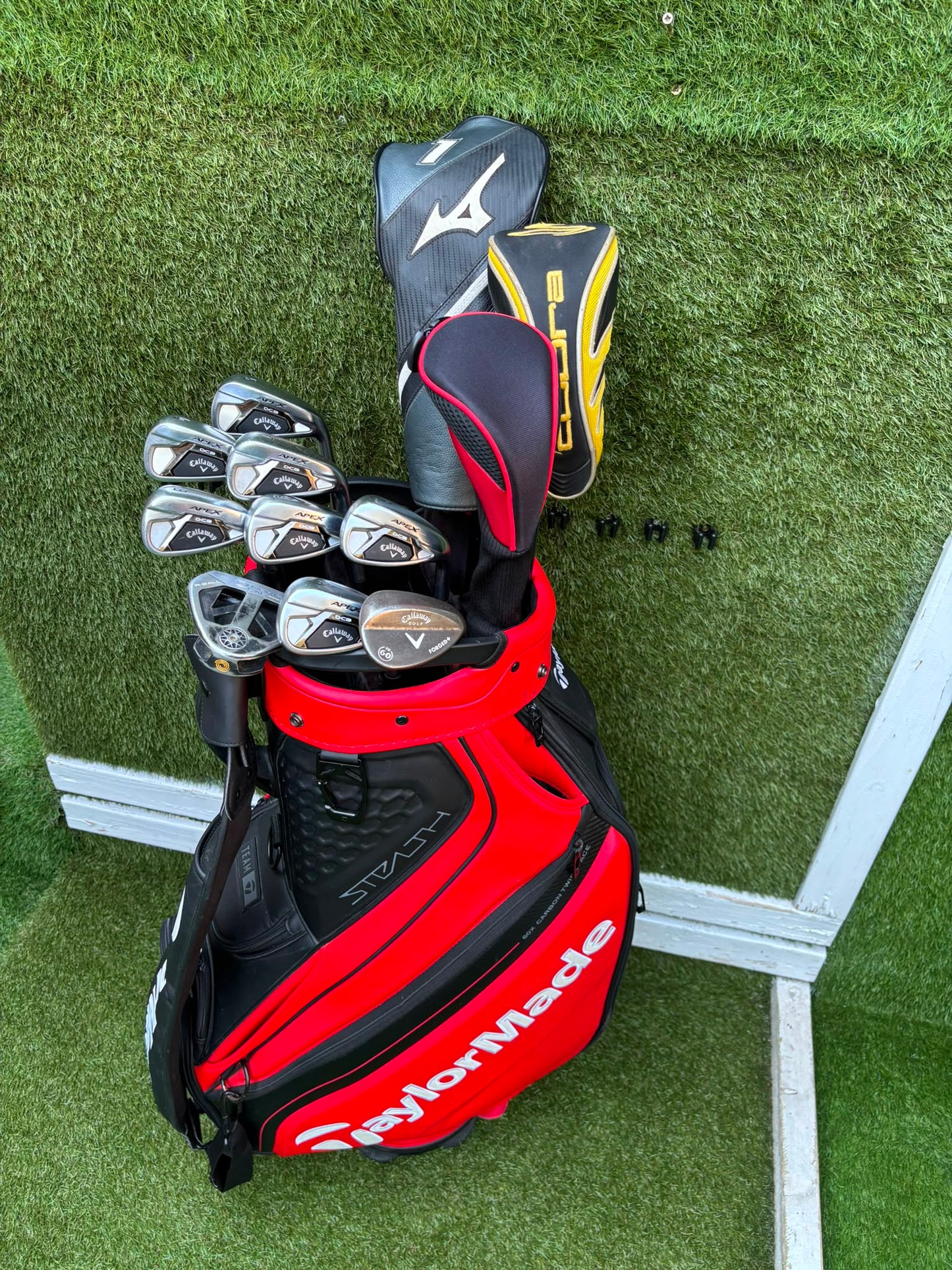 Callaway Apex DCB Irons, Mizuno Driver, Odyssey Lab Putter & TaylorMade Team Tour Cart Bag