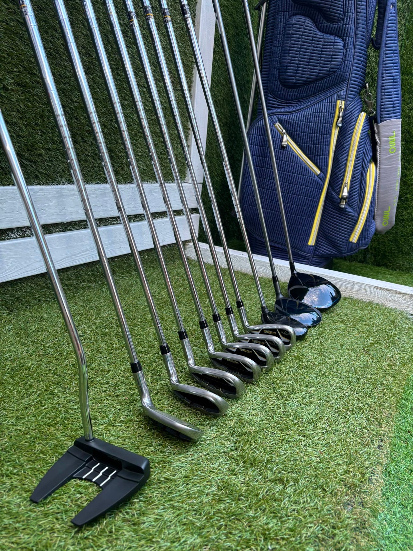 Callaway Irons, Wilson D9 Driver, Callaway Paradym X 3 Wood, Callaway X Hybrid, Wilson Infinite Putter & OUUL Premium Stand Bag