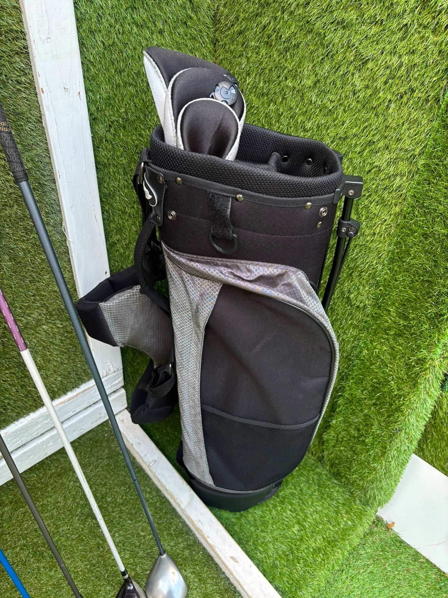 Ladies Yasuda SP-1800 Irons, Callaway Big Bertha Driver, Ping Rhapsody 7 Wood, Ben Sayers Hybrid & Stand Bag