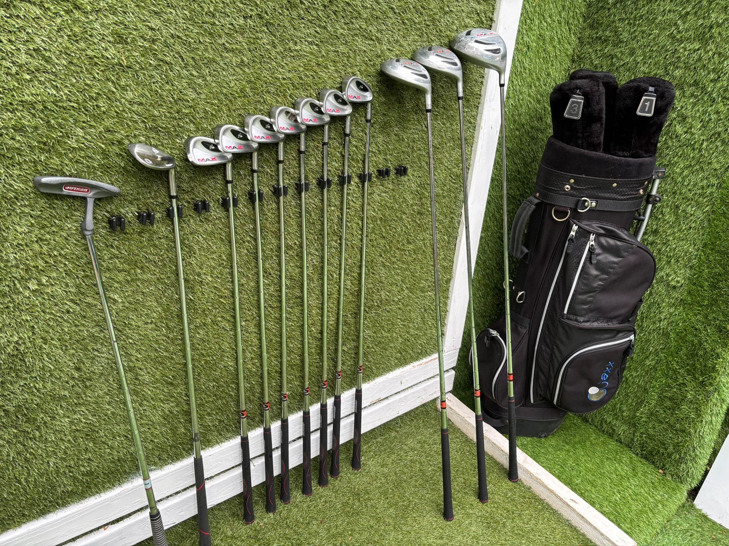 Dunlop MAX Golf Set with Matching Woods, 64° Wedge & Jaxx Stand Bag