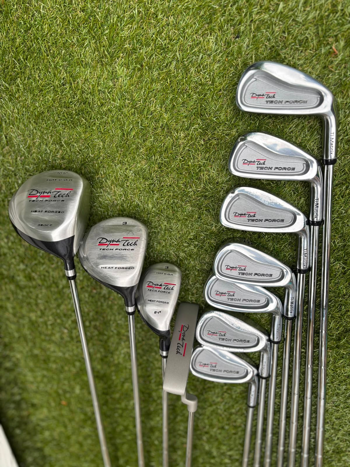 Unused and Boxed Dyna-Tech “Tech Force” Full Golf Set (5–SW) + Driver, 3 Wood, Hybrid + Bag