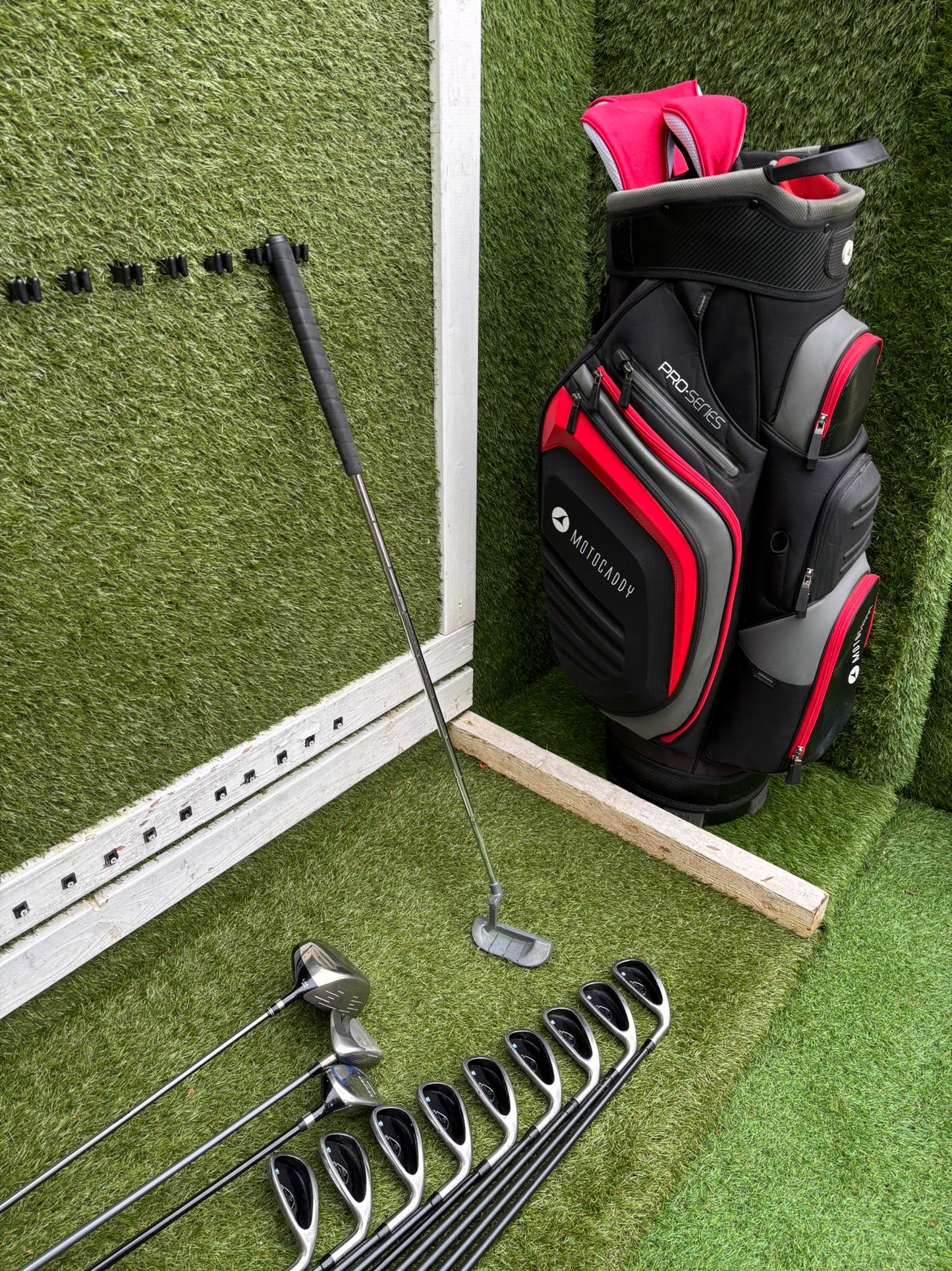 John Letters Trilogy T5 Graphite Iron Set + Woods & Motocaddy Bag