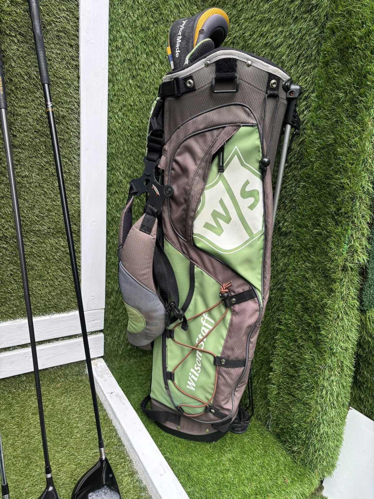 Gary Player Gran-Prix Complete Golf Set – TaylorMade R540 Driver & Wilson Staff Stand Bag